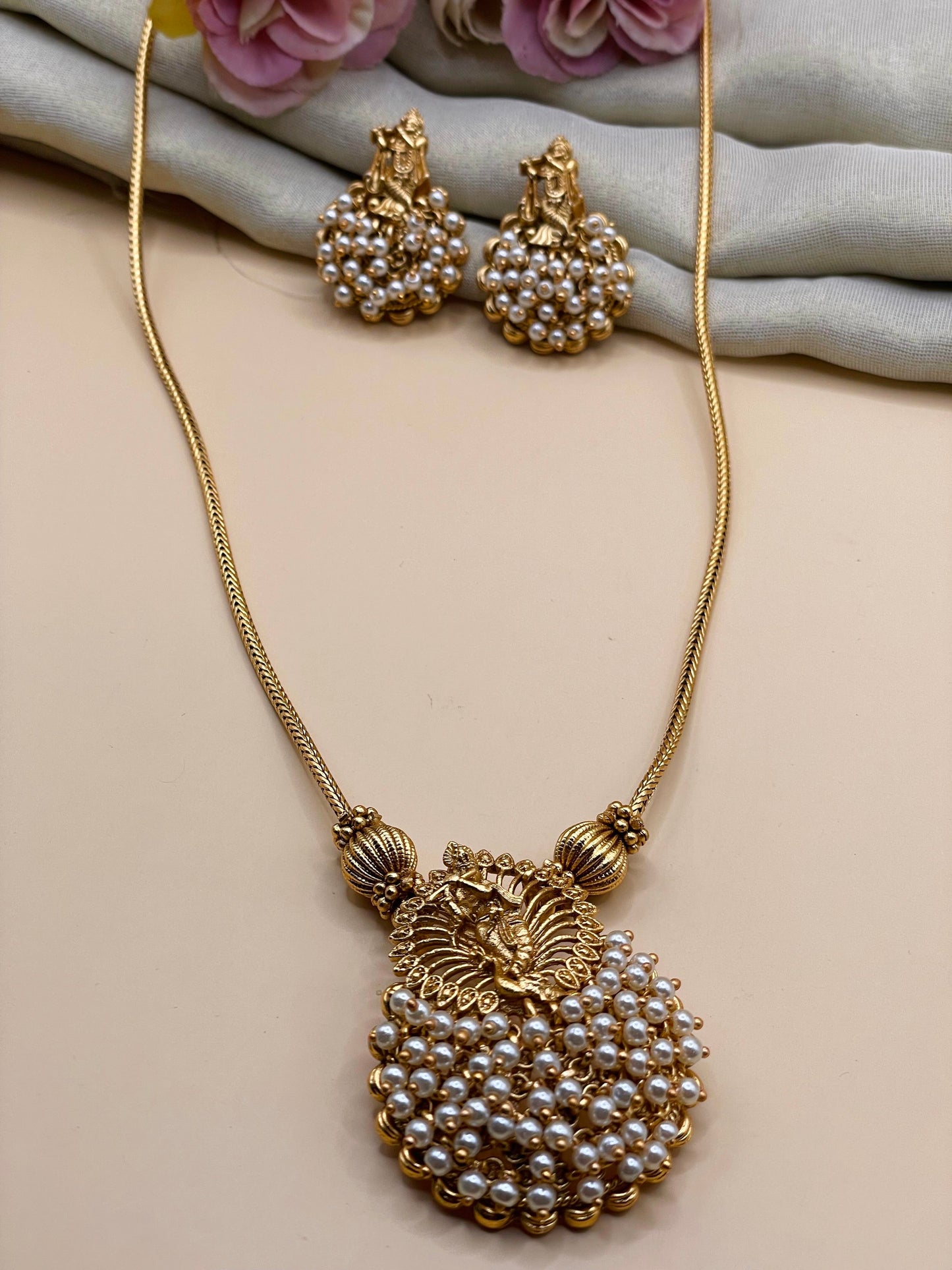 Krishna Pearl Cluster Necklace
