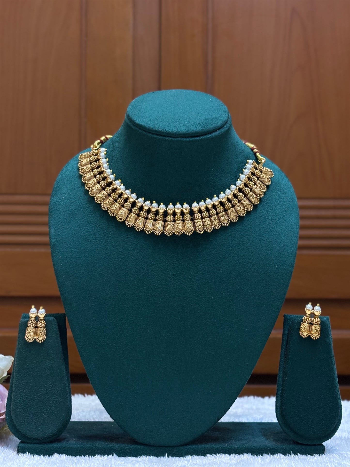Royal Pearl Choker-CH049