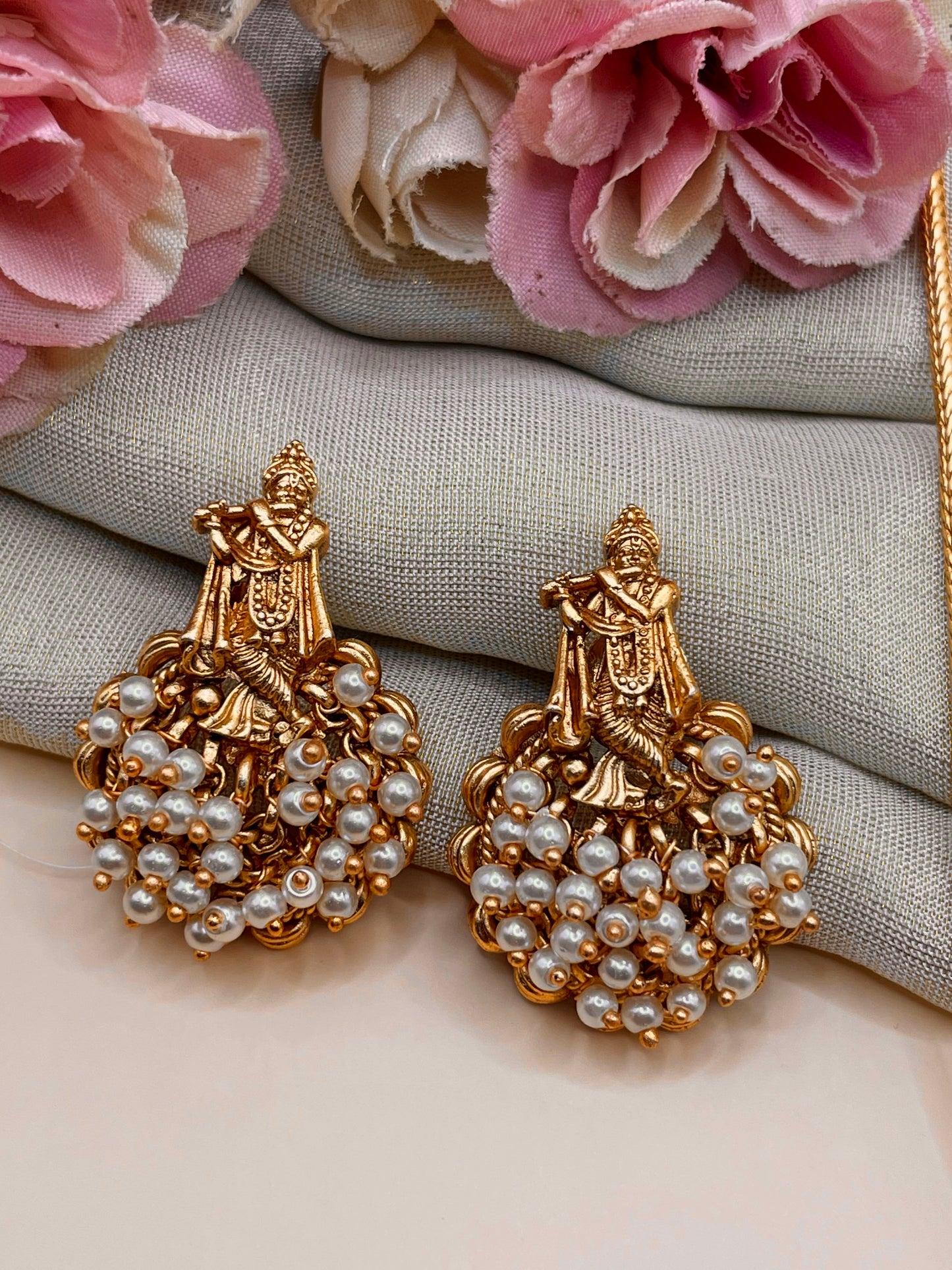 Krishna Pearl Cluster Necklace