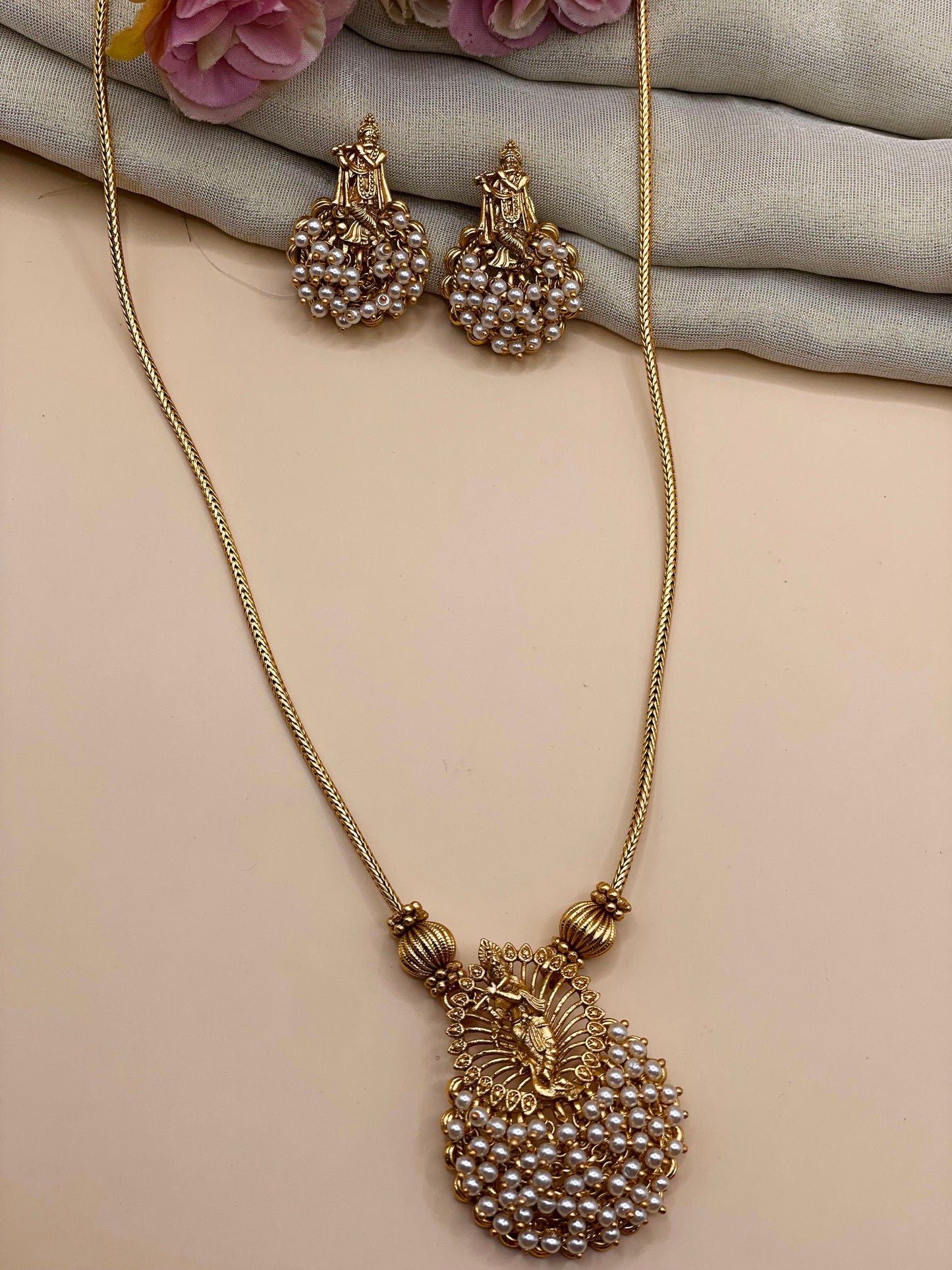 Krishna Pearl Cluster Necklace