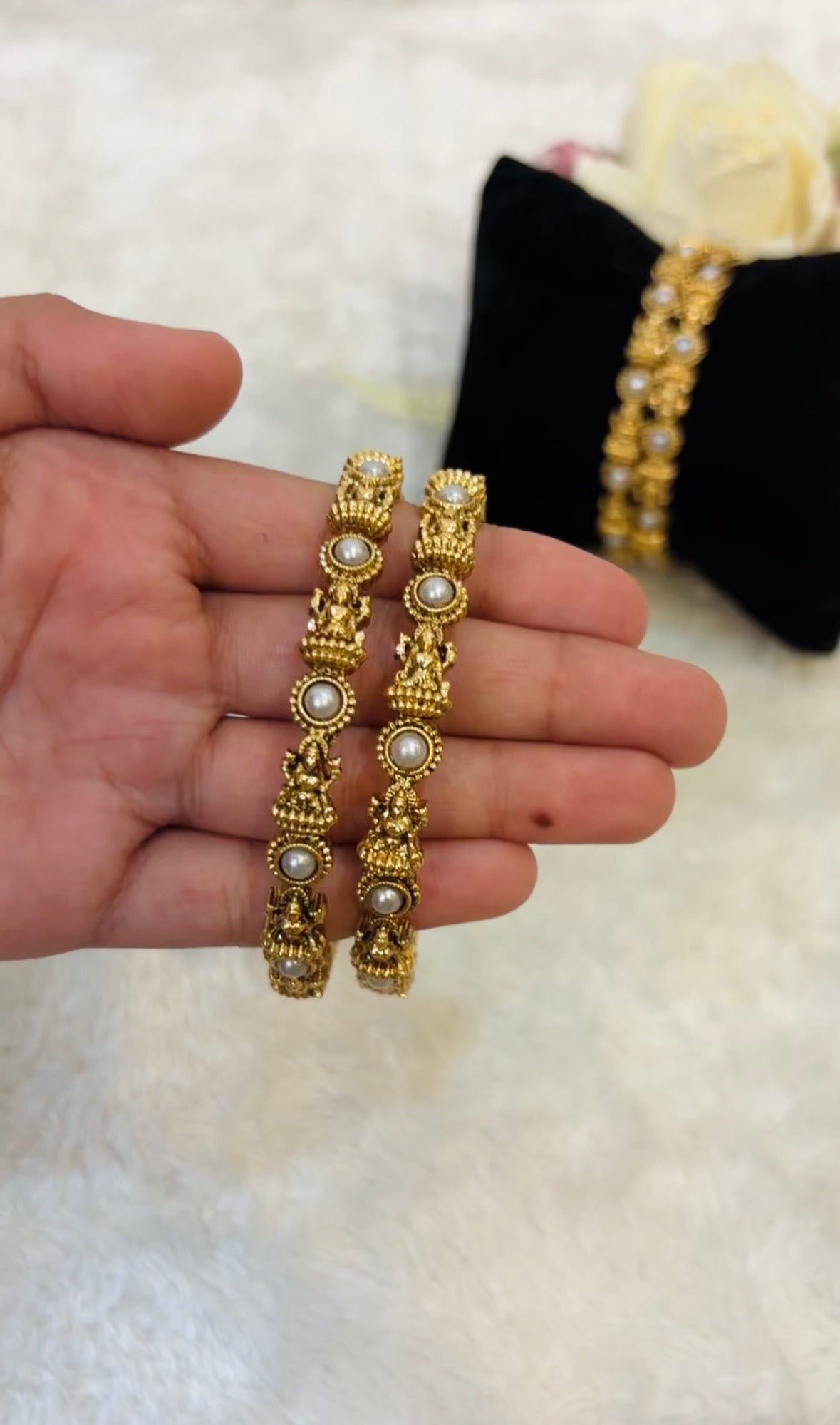 Devi pearl bangle-B040