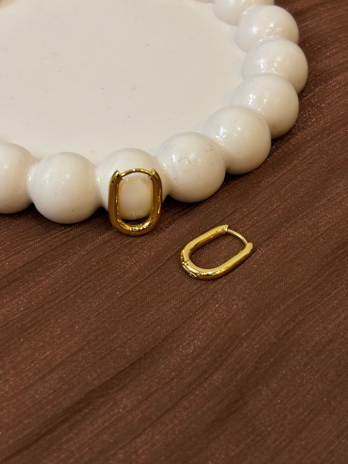 Oval Edge Huggie-E014