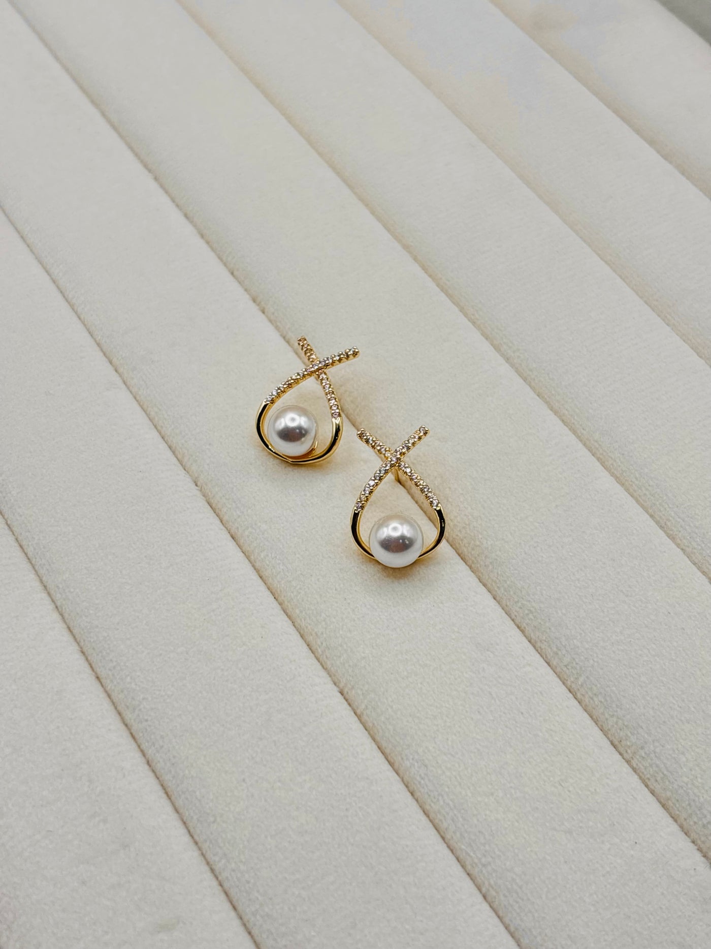 Pearl Twist Stud Earrings-E06