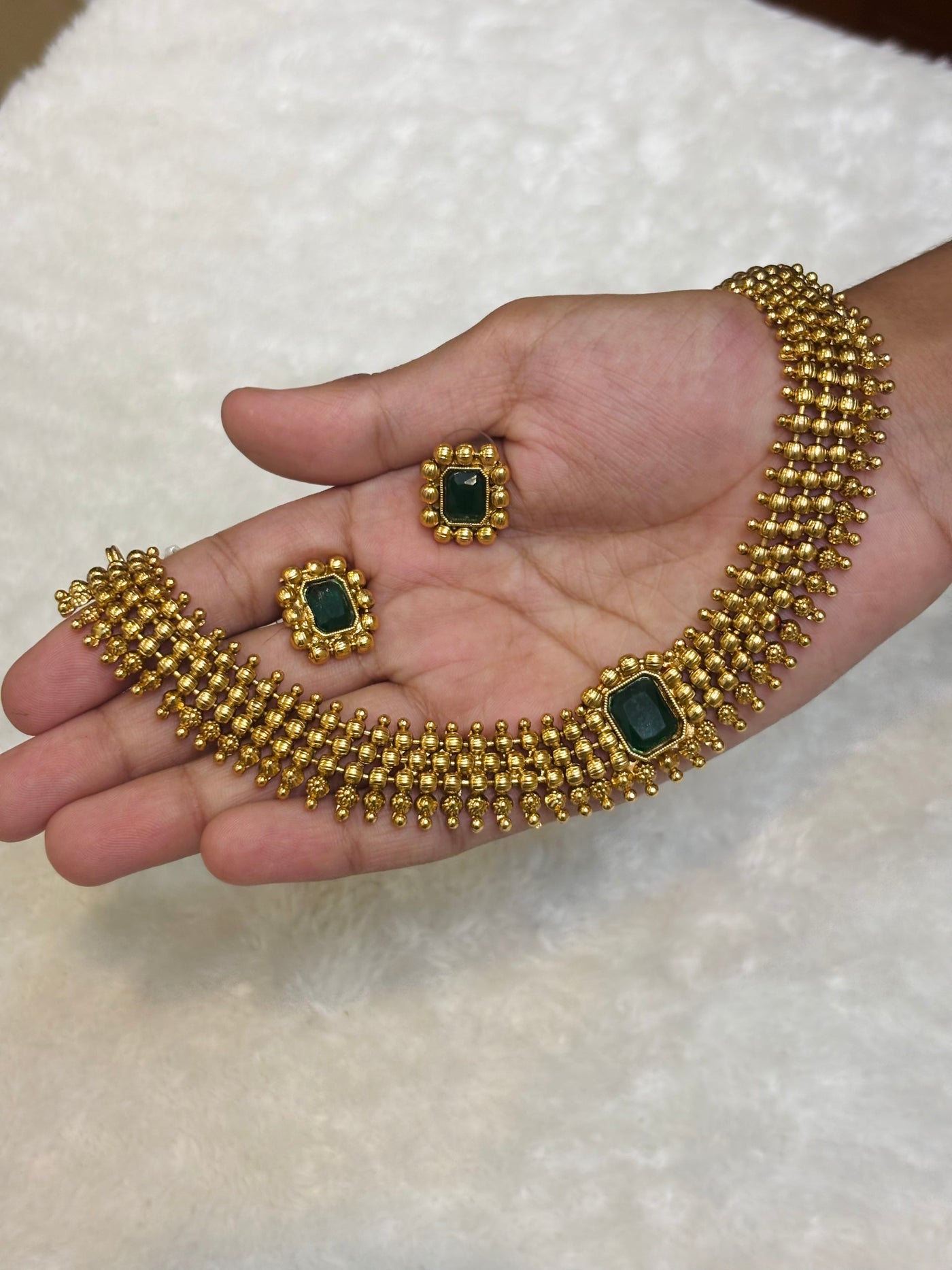 Emerald beaded choker-CH033