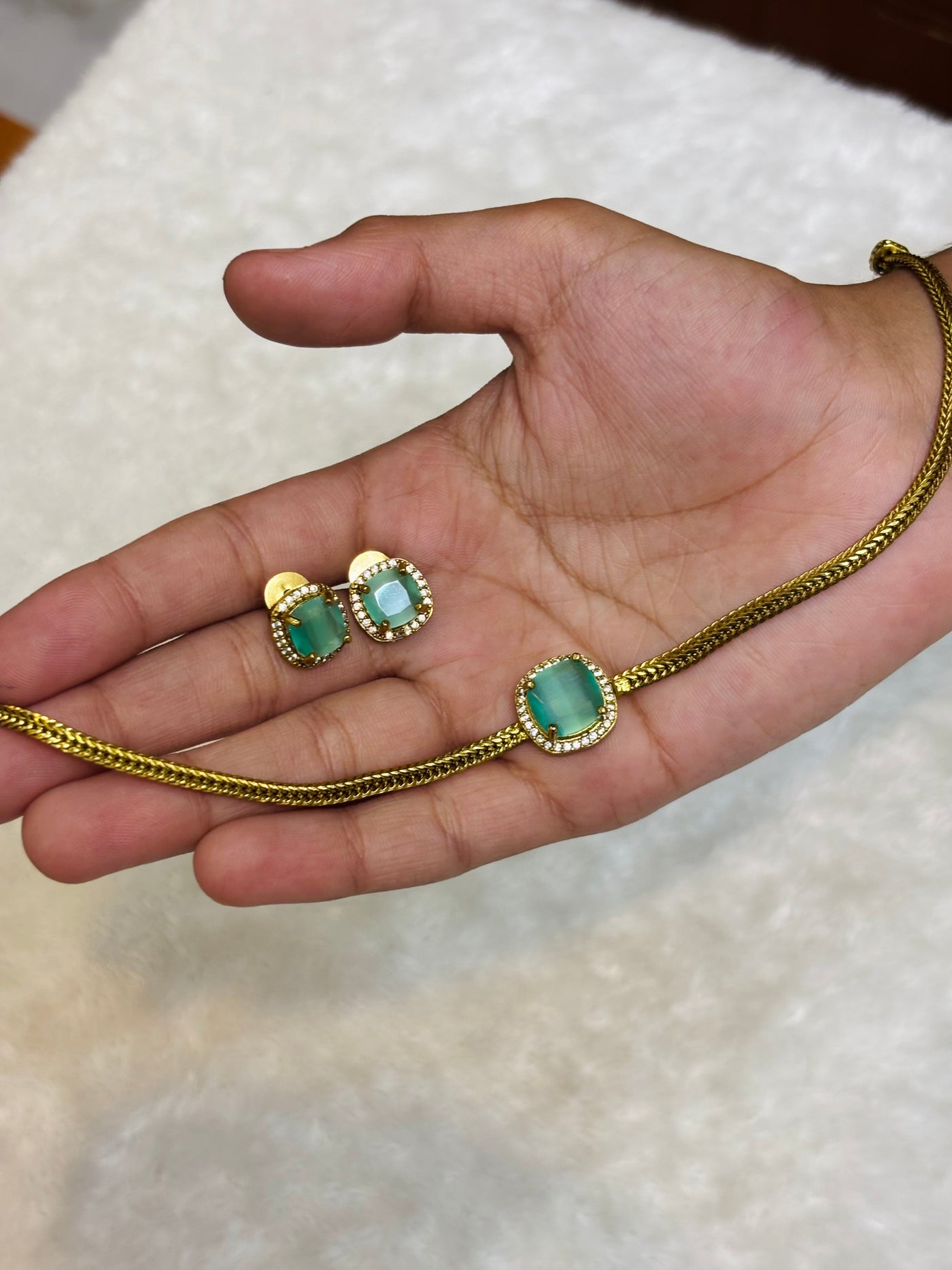 Green Stone Gold Choker-CH042