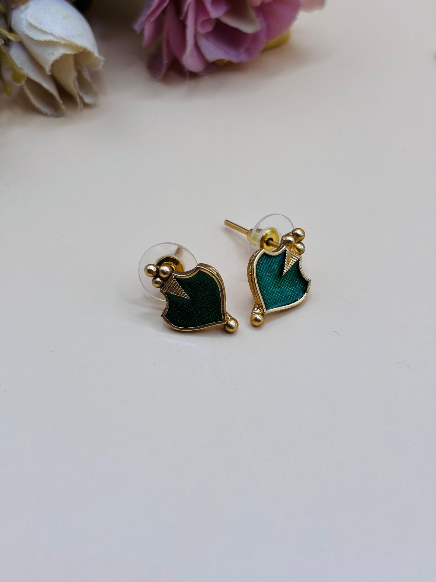 Leaf Charm Invisible Necklace