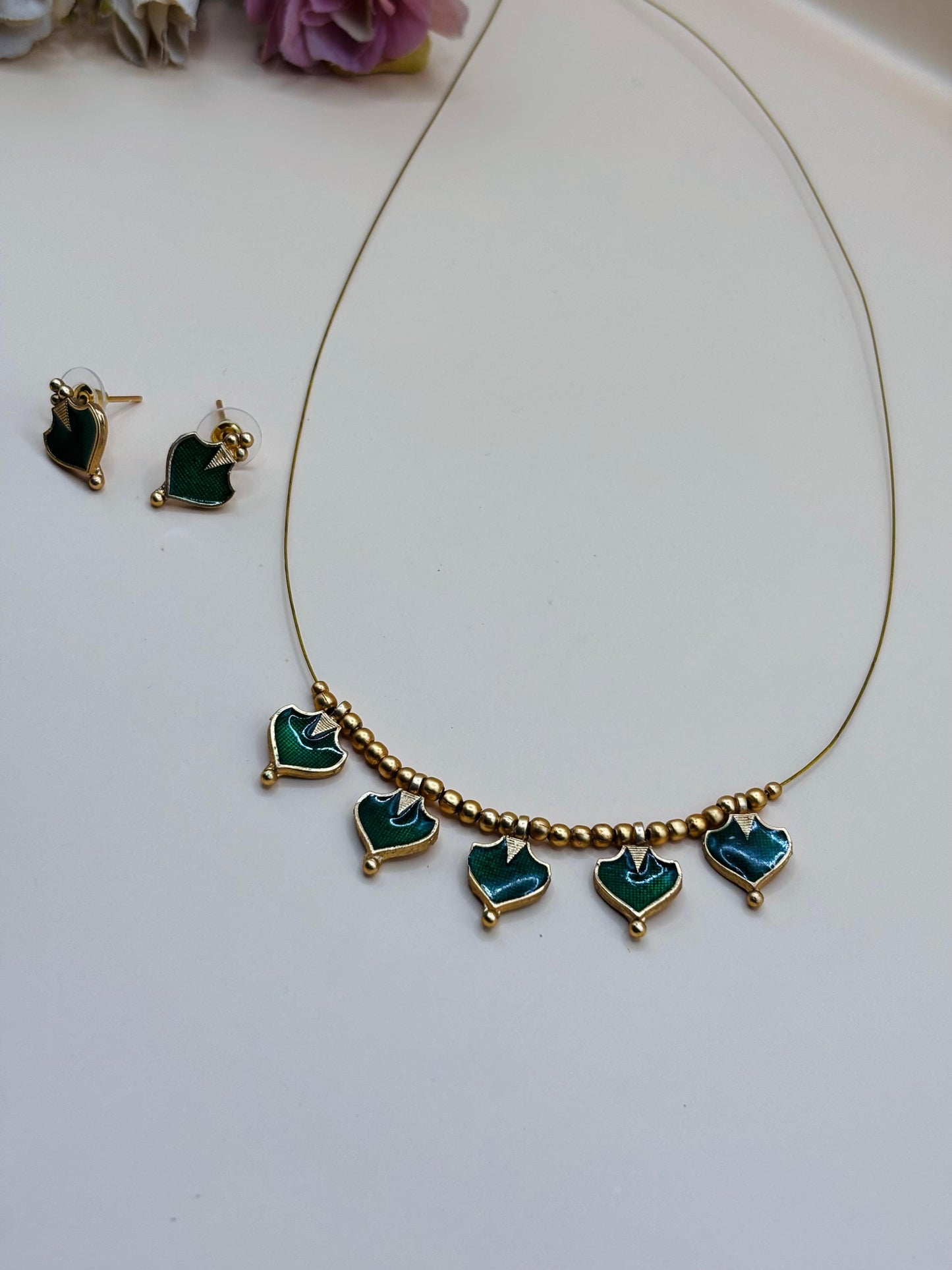 Leaf Charm Invisible Necklace