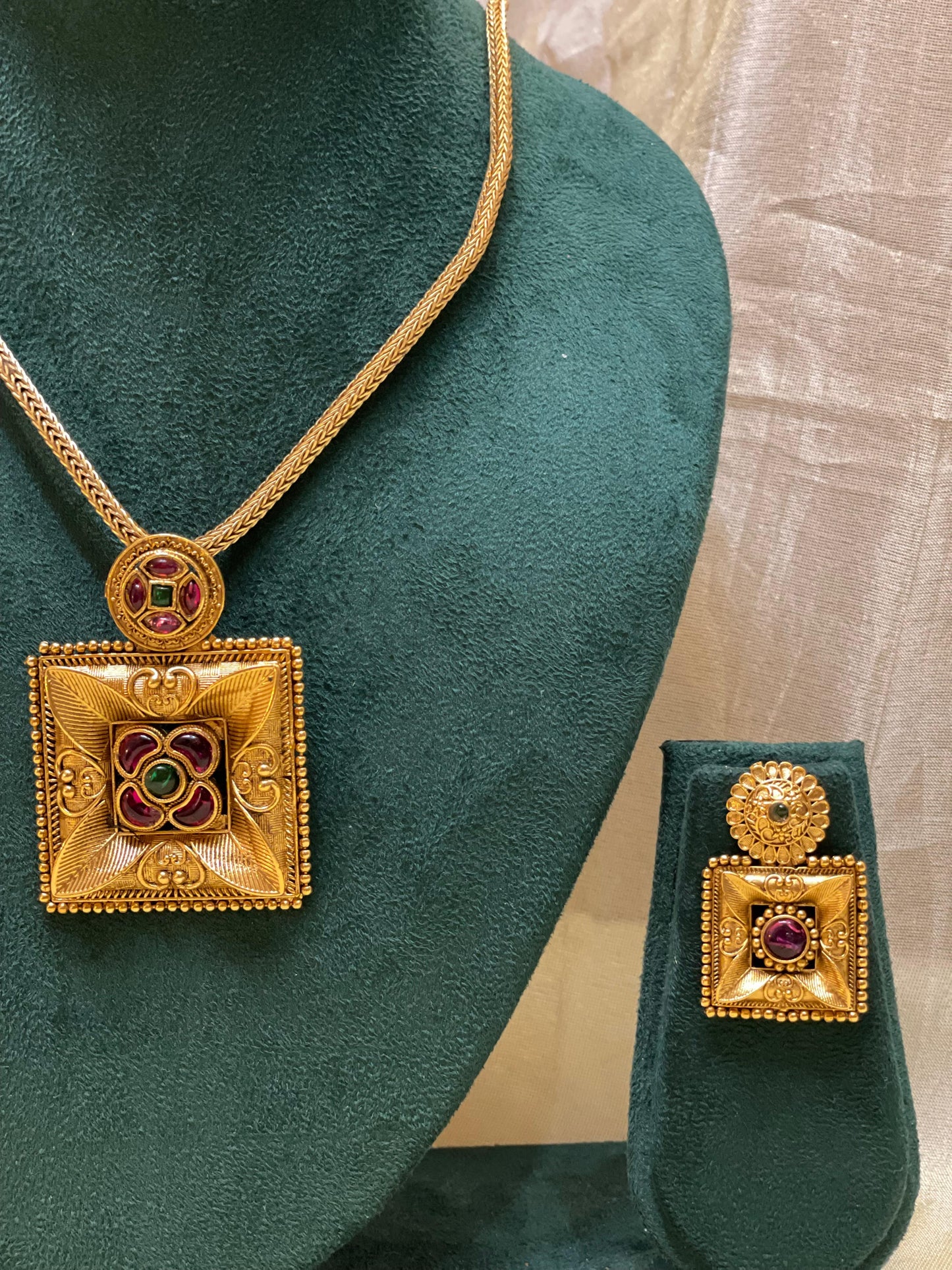 Square Temple Pendant Necklace Set-N015(01)