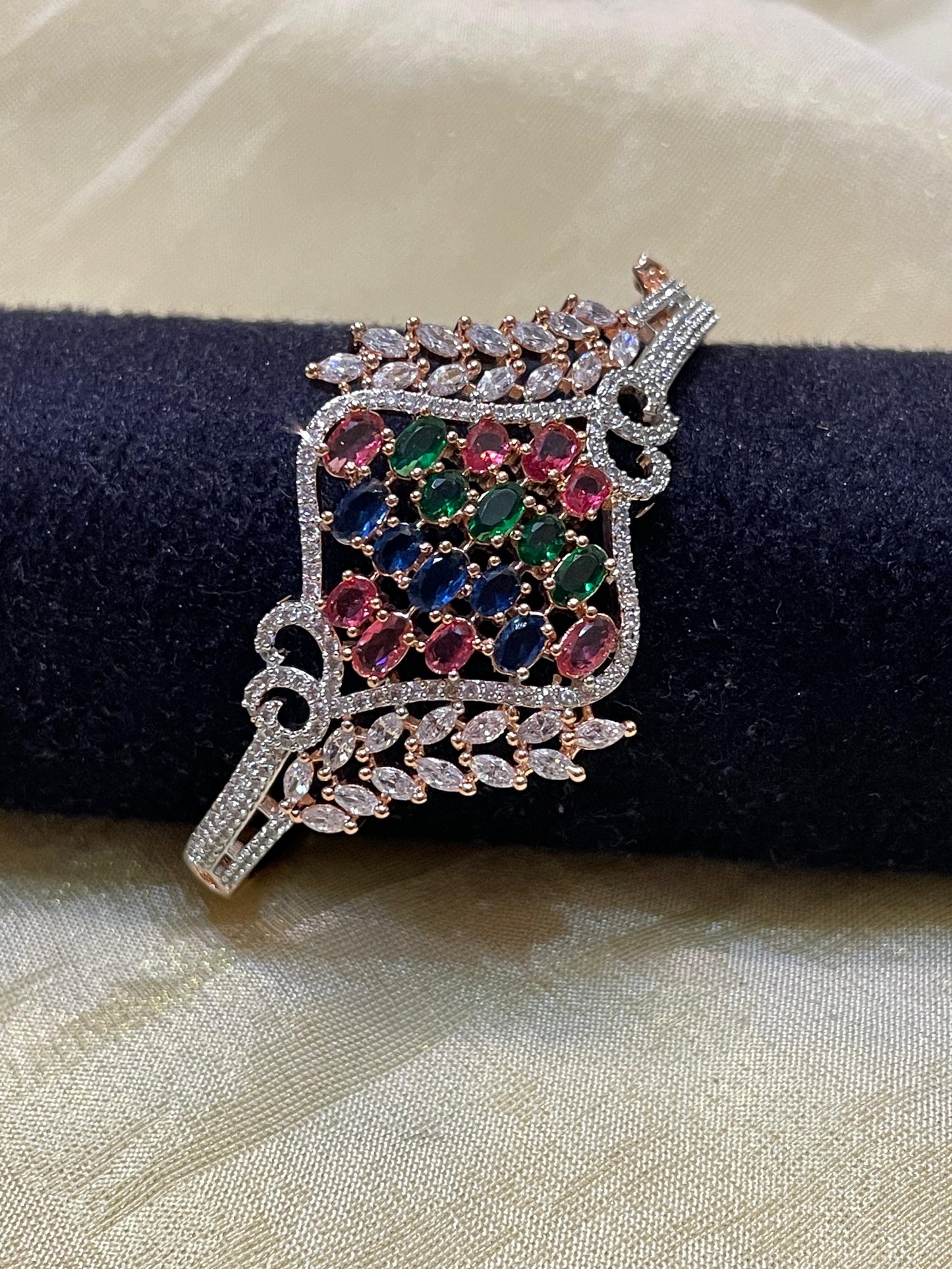 Royal Garden Bangle-B019(01)