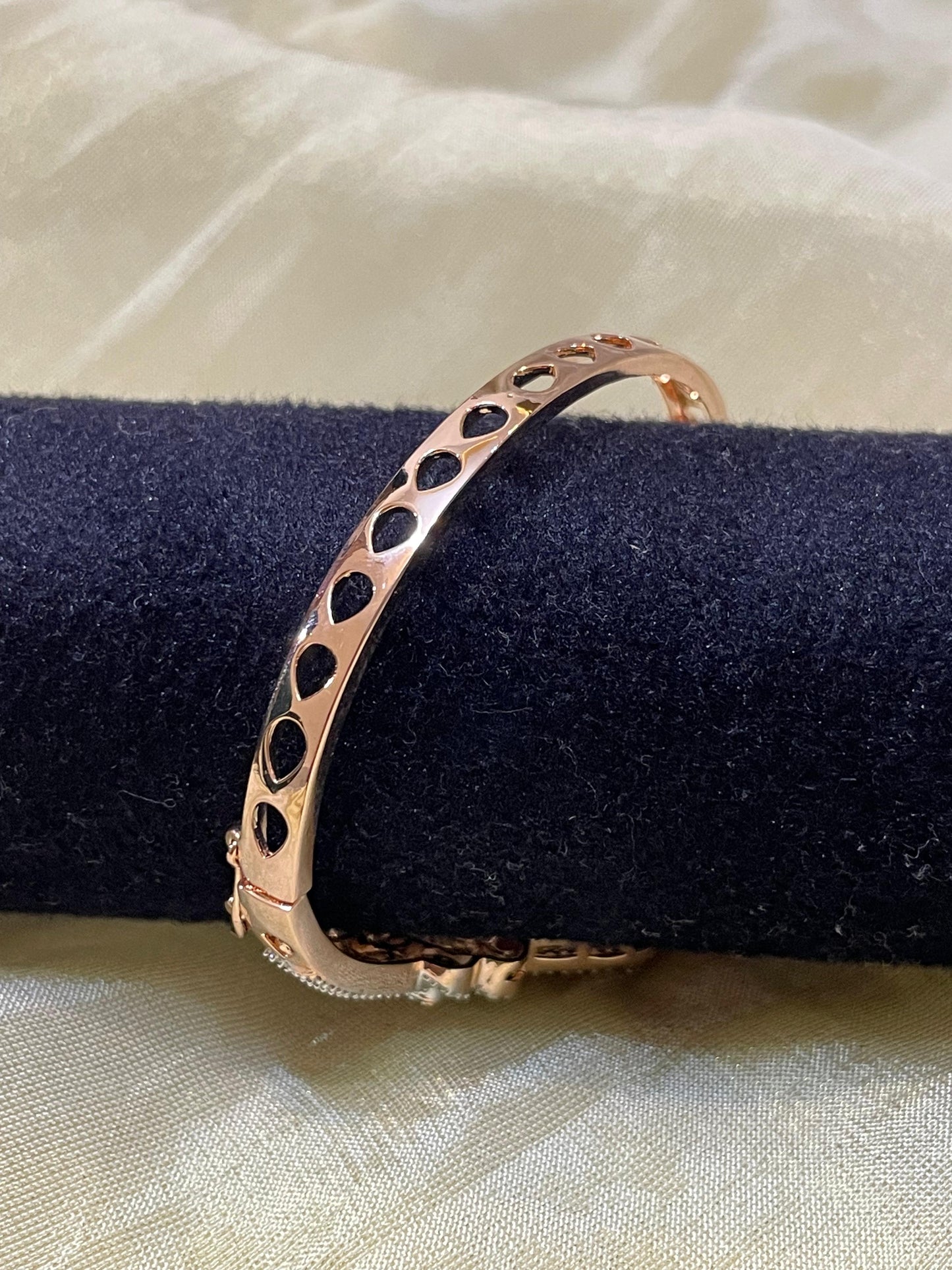 Royal Garden Bangle-B019(01)