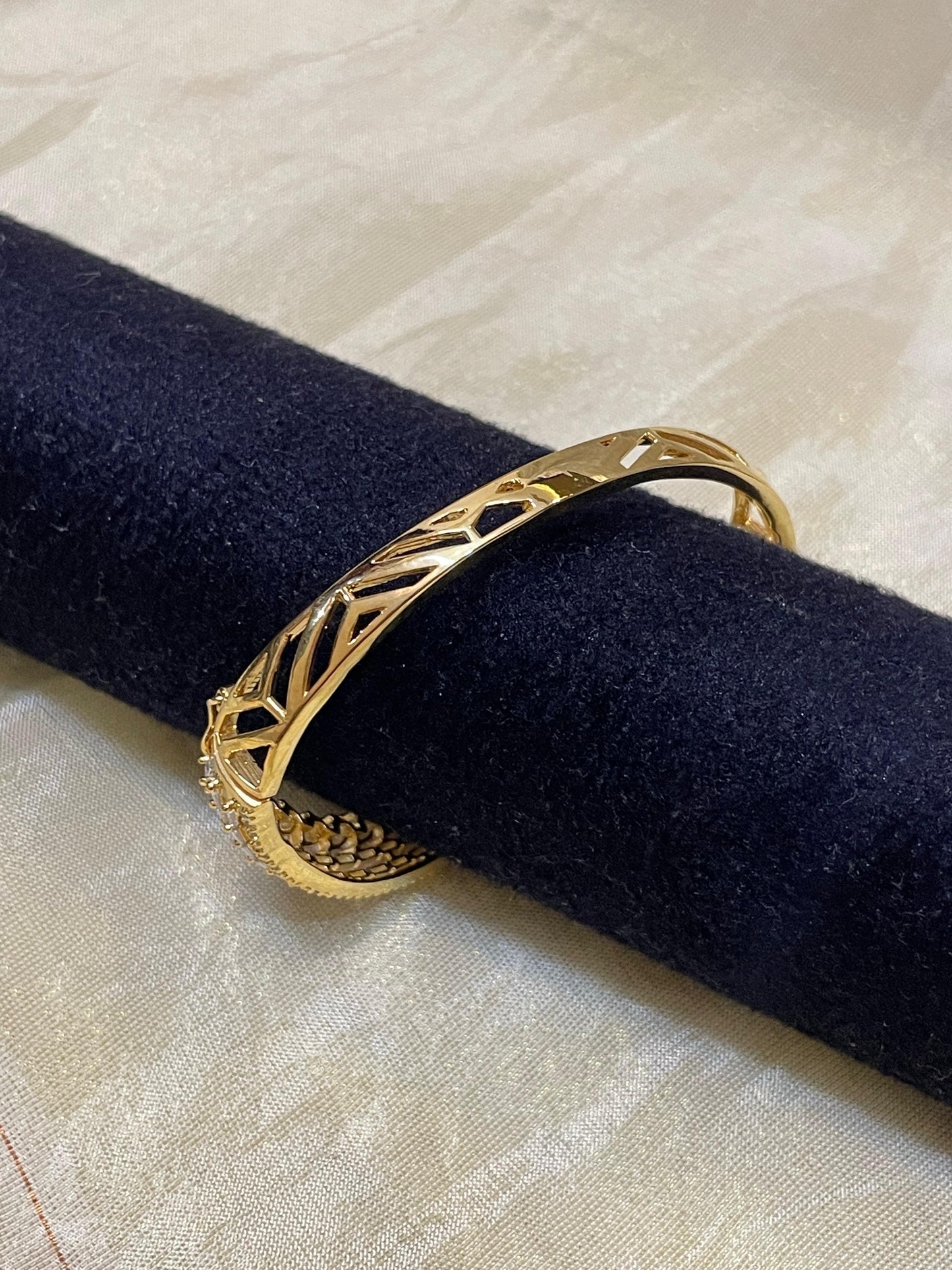 Crystal Cascade Diamond Bangle-B017(01)