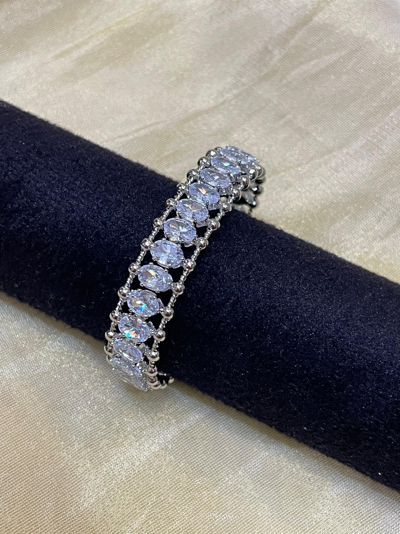 Silver-Toned Oval Zircon Adjustable Bracelet-B018