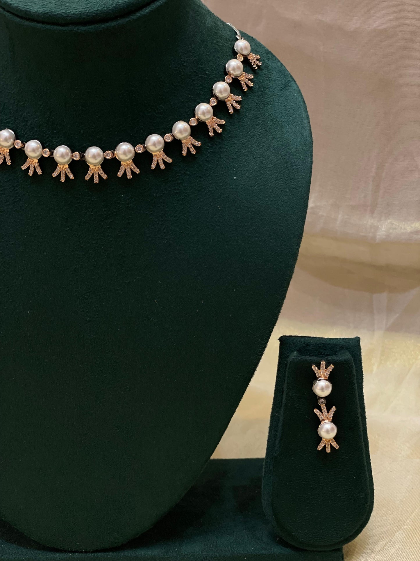 Classic Pearl Crown Necklace Set-AD09