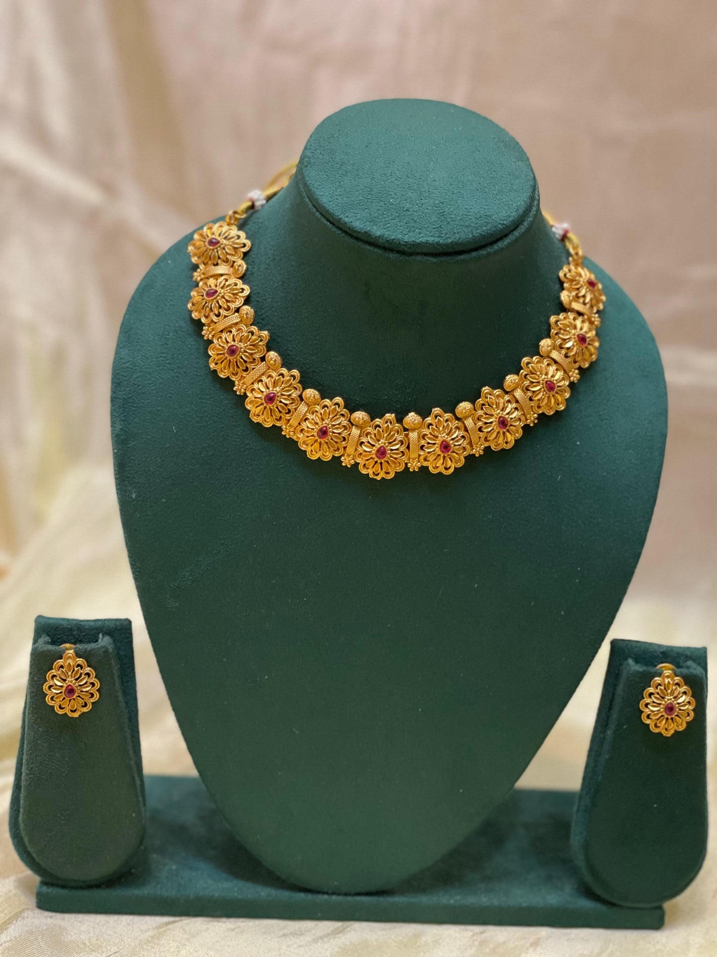 Floral Radiance Gold Necklace -CH010(01)