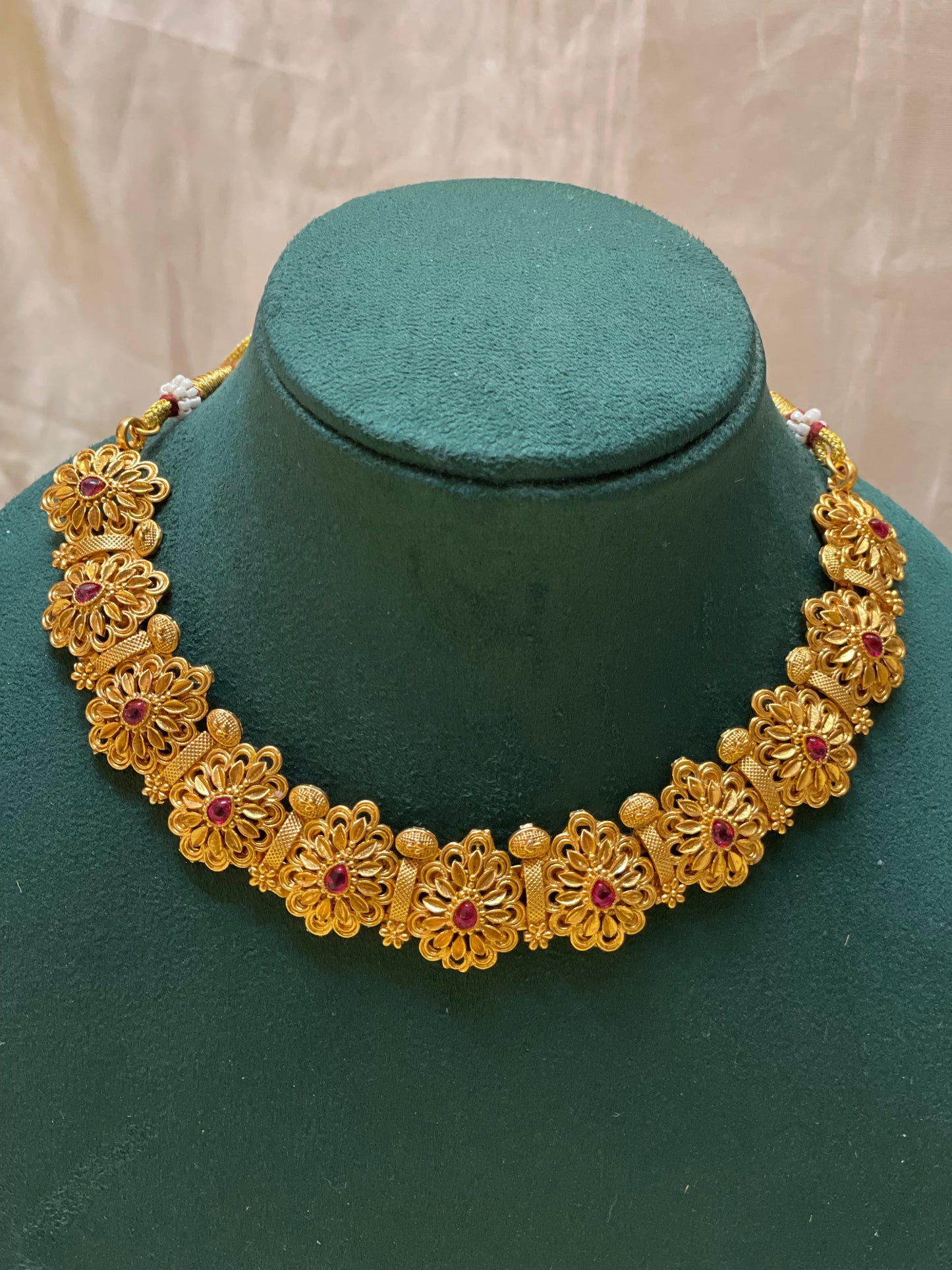 Floral Radiance Gold Necklace -CH010(01)