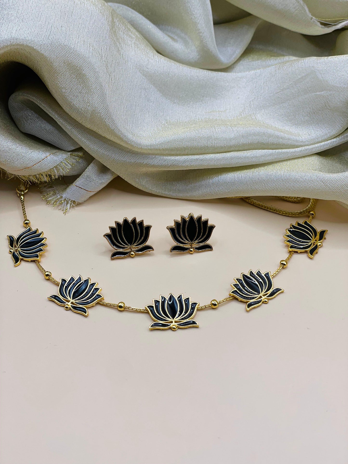 Black Lotus Necklace-L001