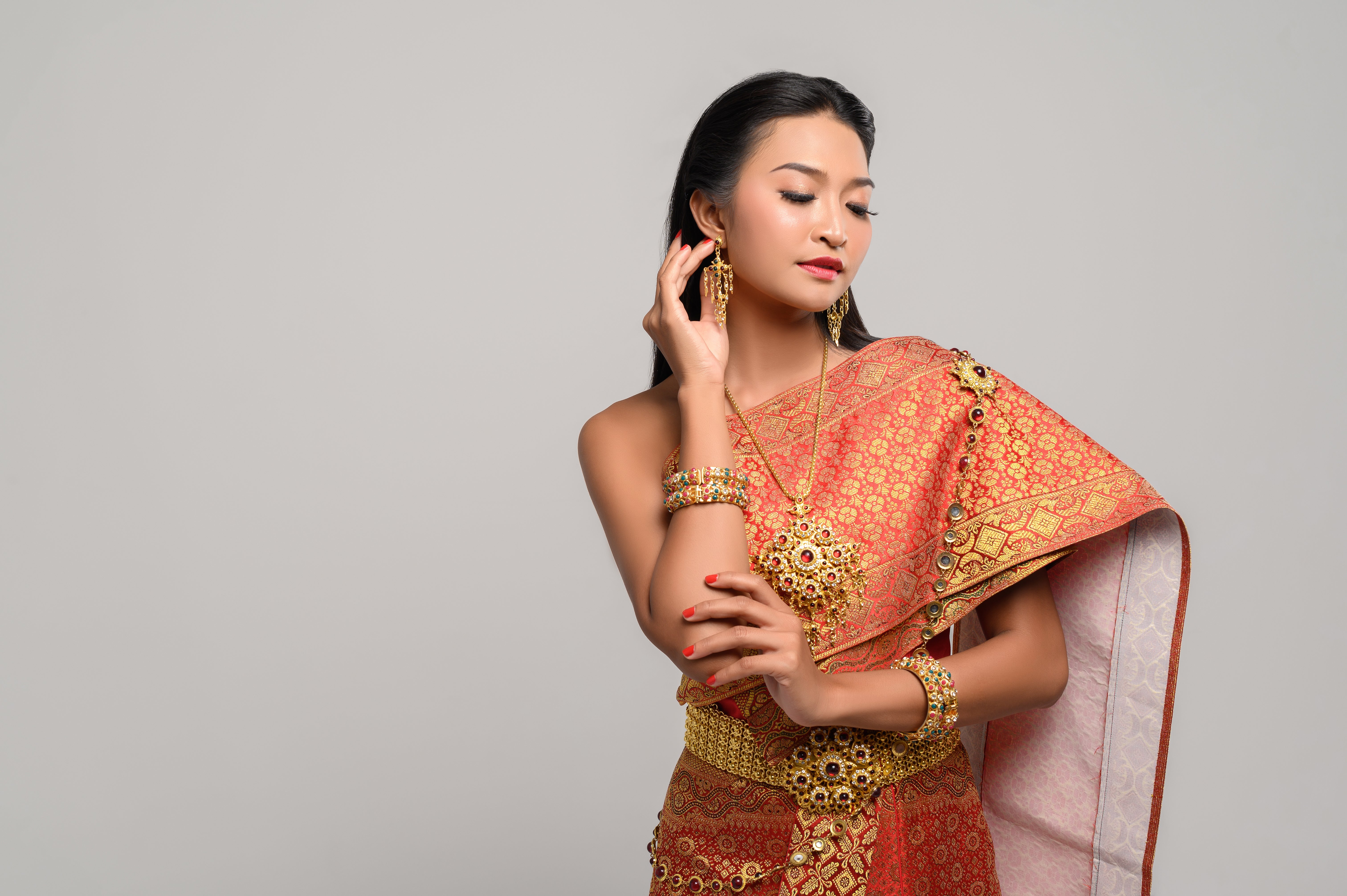 beautyful thai woman wearing thai dress