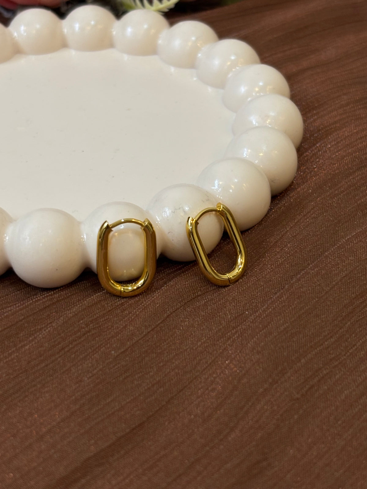 Oval Edge Huggie-E014