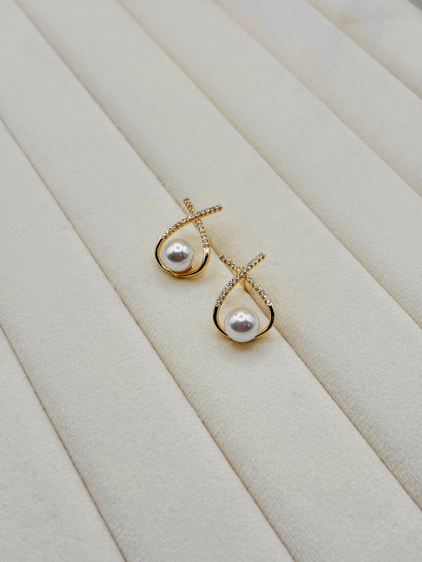 Pearl Twist Stud Earrings-E06