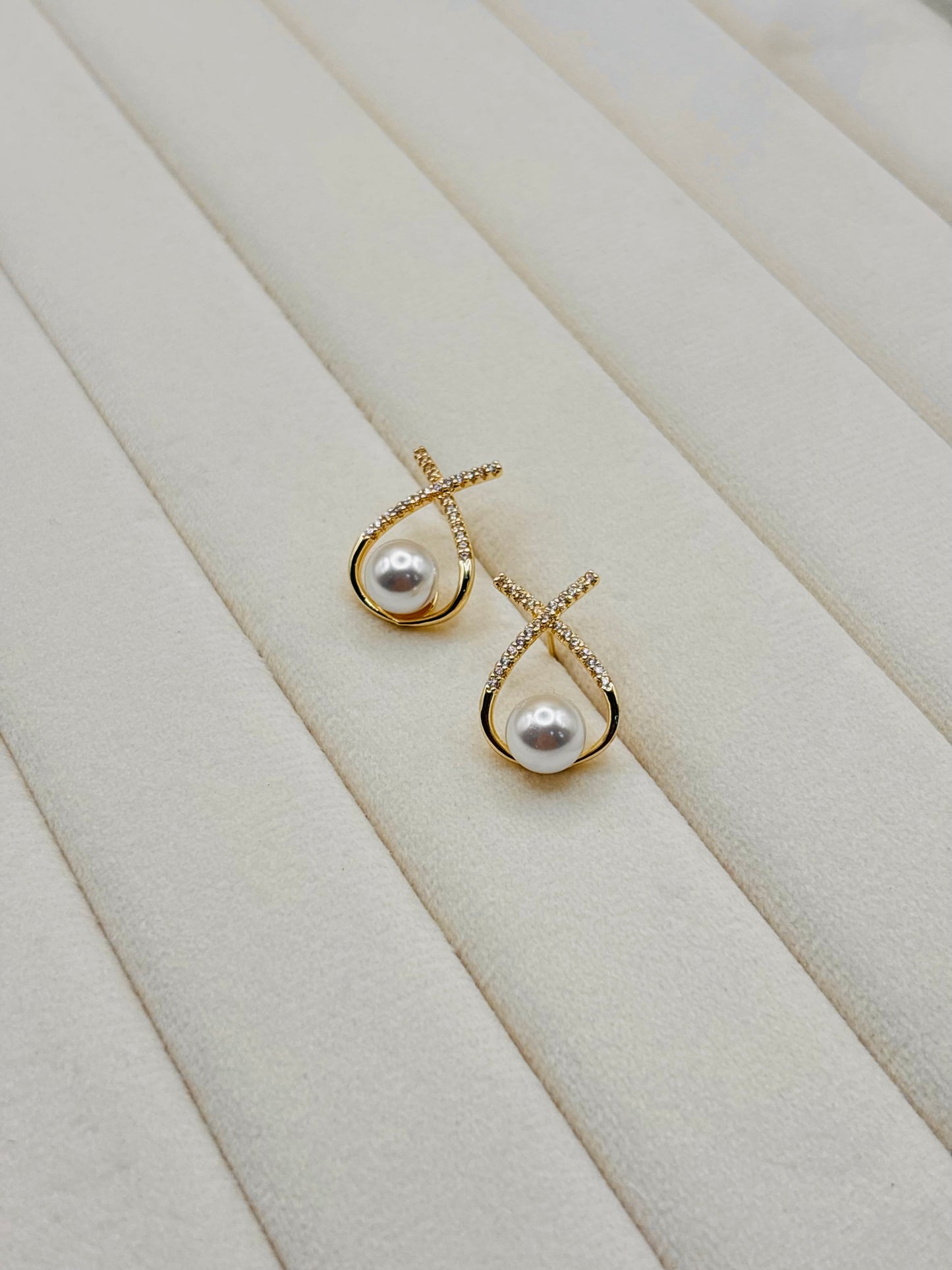 Pearl Twist Stud Earrings-E06