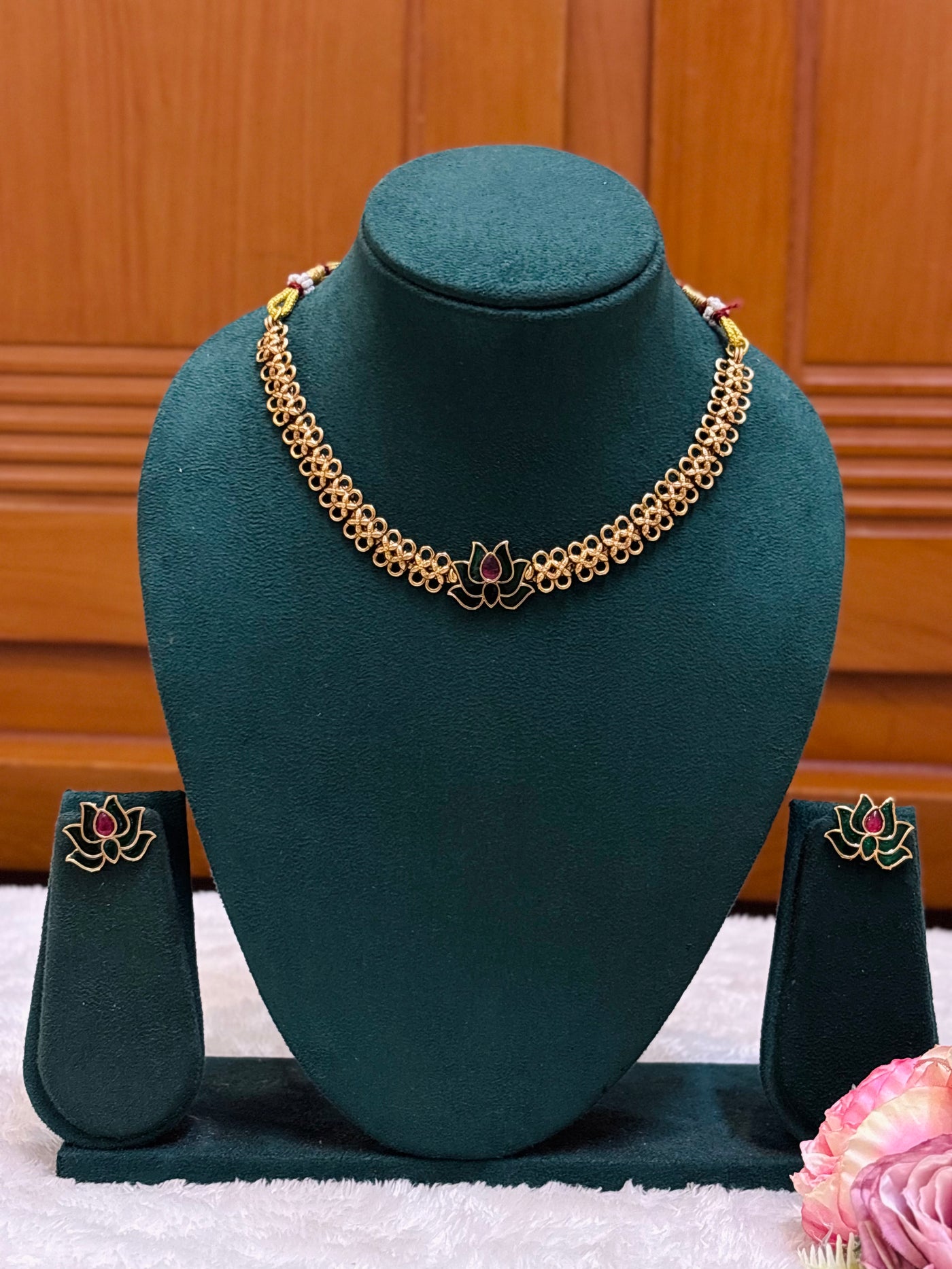 Lotus Pendant choker-CH035