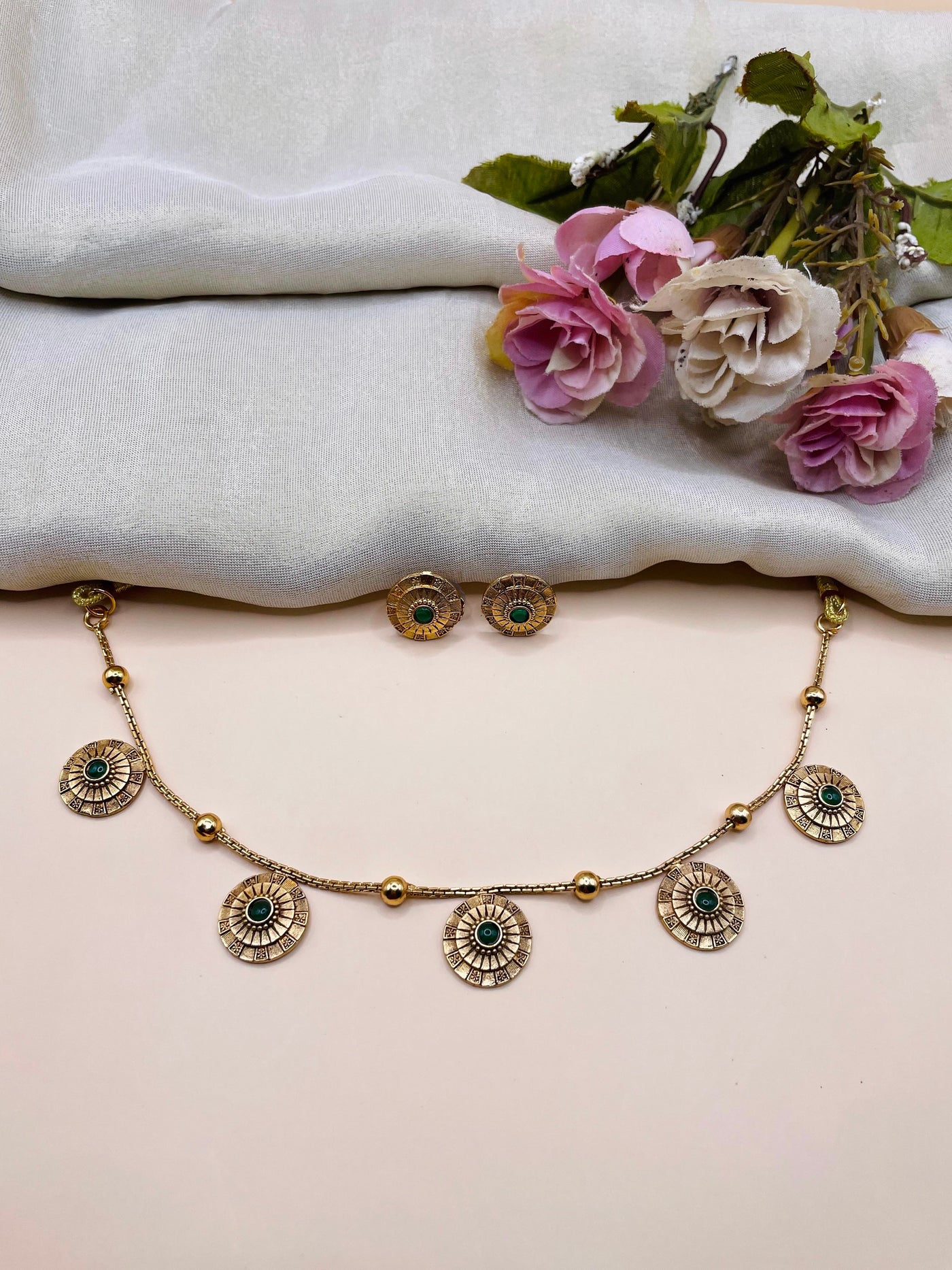 Antique Green-Stud Disc Necklace -N031(01)
