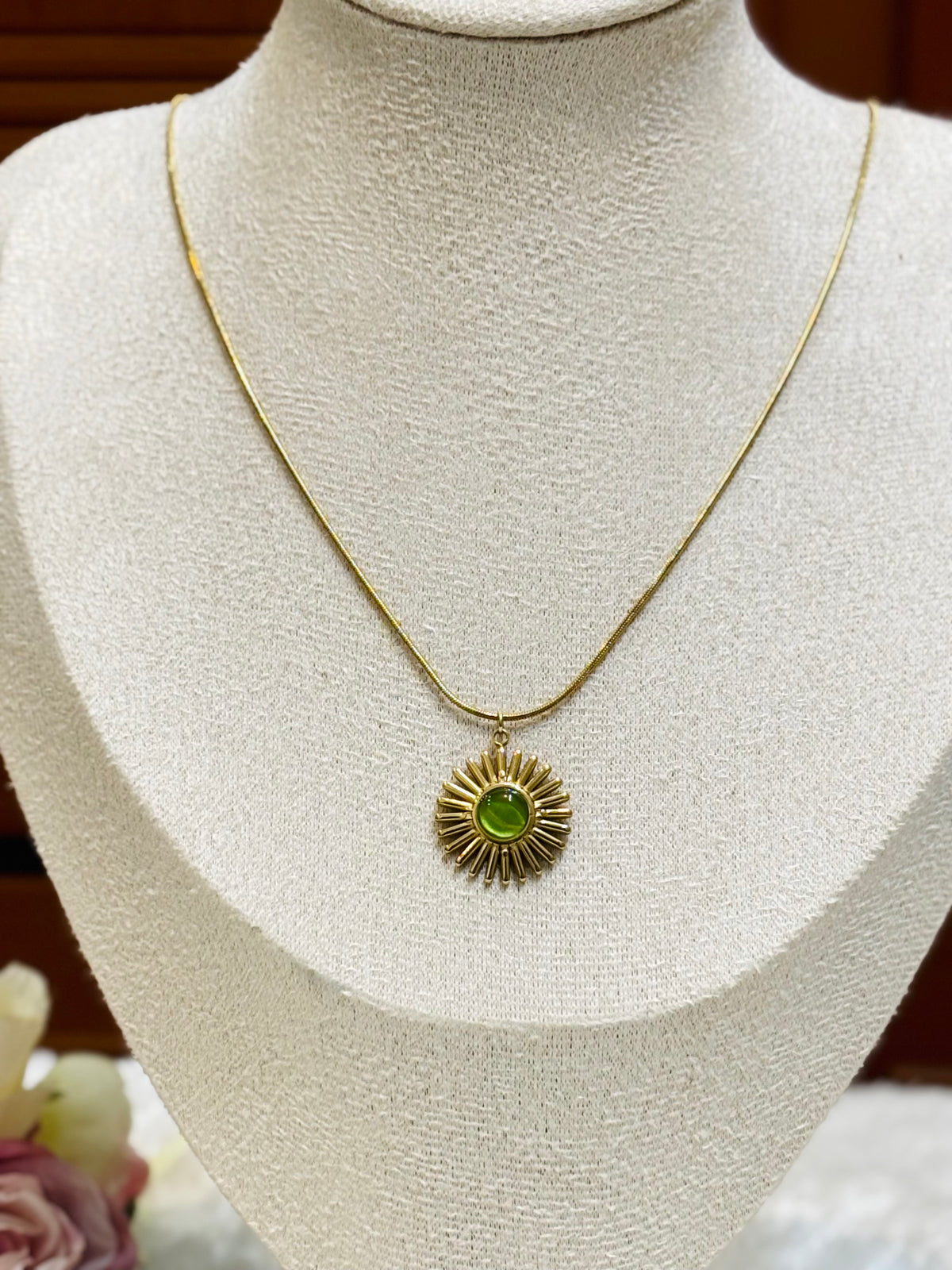 Green Sunburst Necklace-C018
