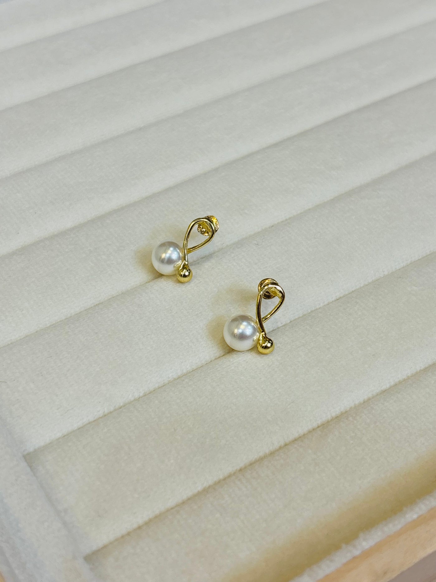 Pearl Loop Stud Earrings-E03