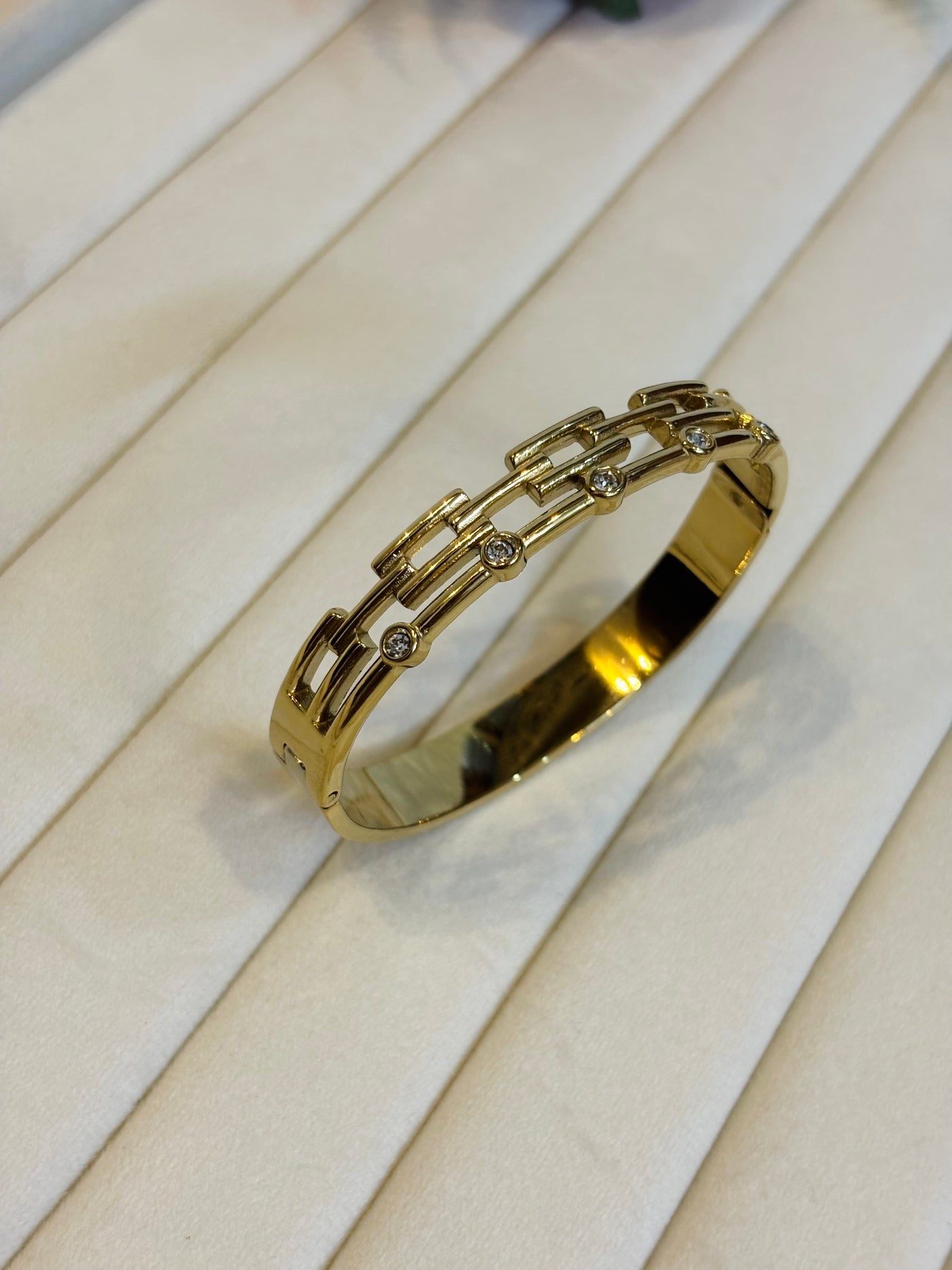 Crystal Link Bangle-B8