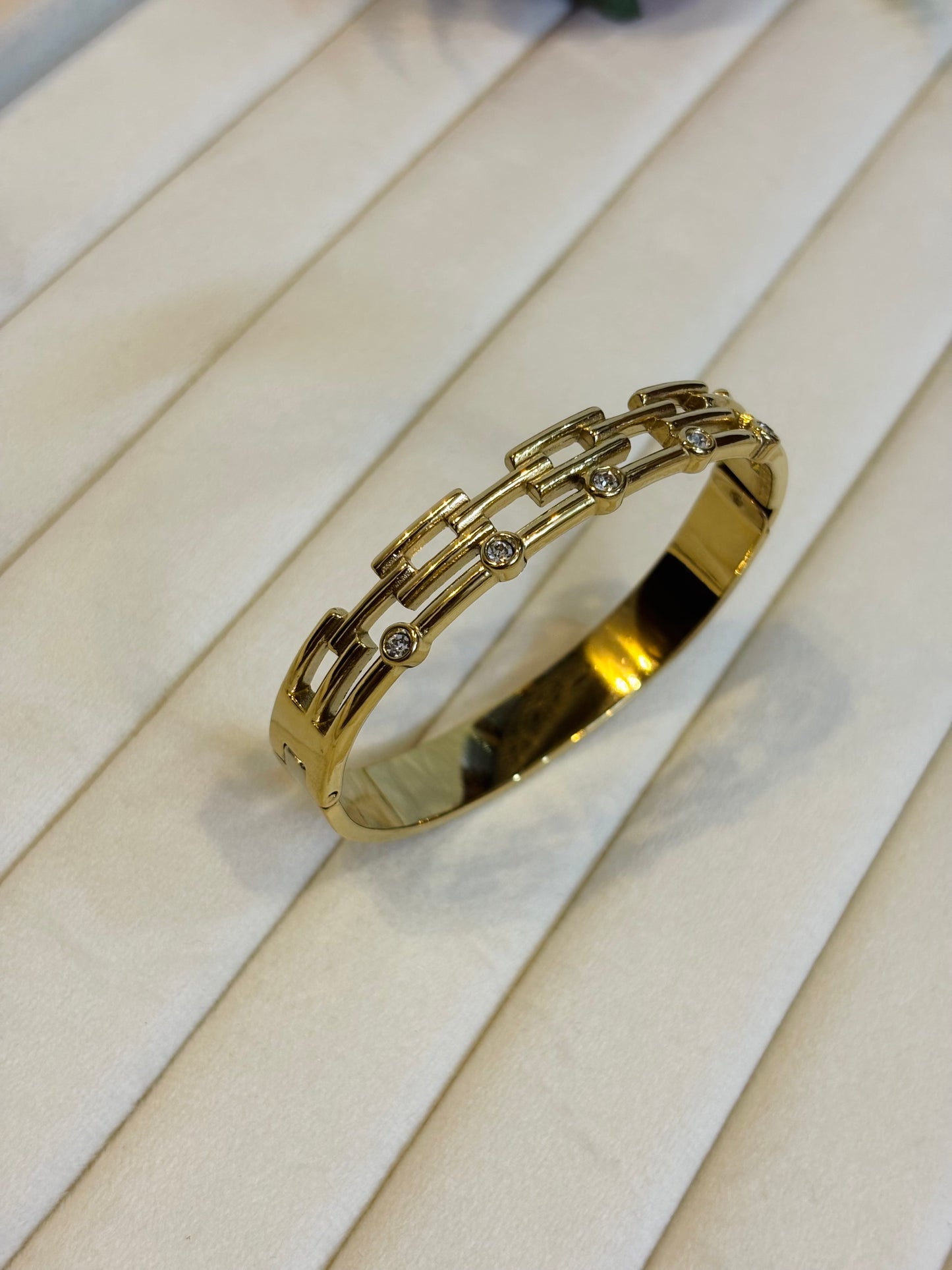 Crystal Link Bangle-B8