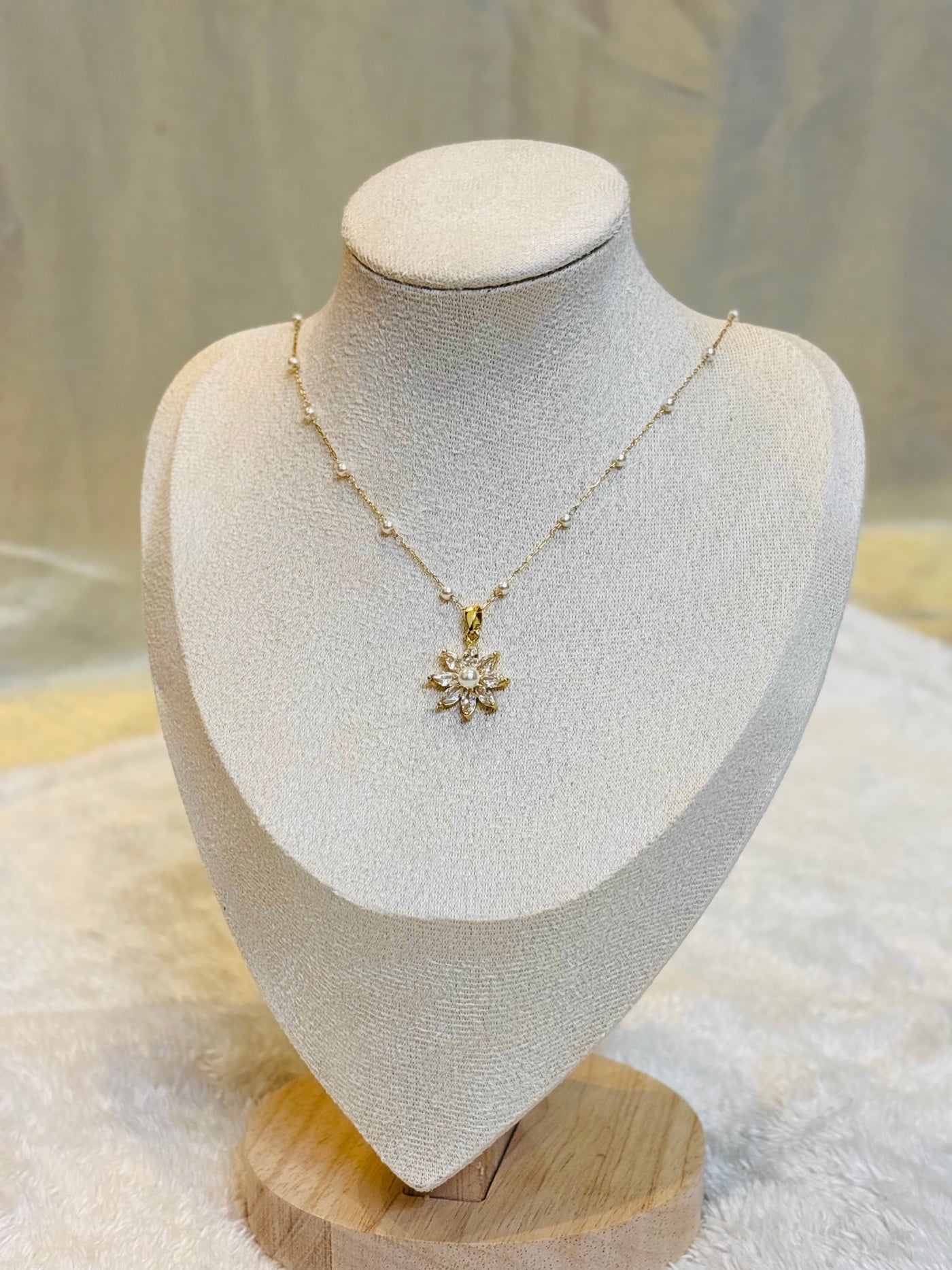 Pearl Bloom Necklace-C06
