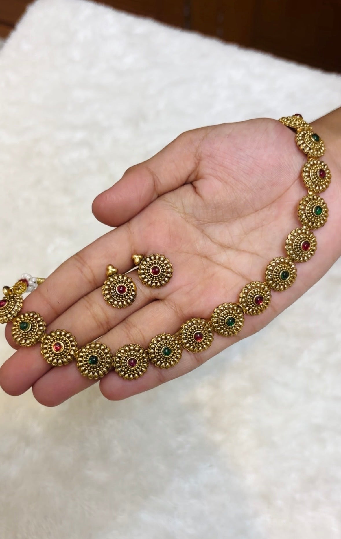 Antique Round Stone Choker-
CH043