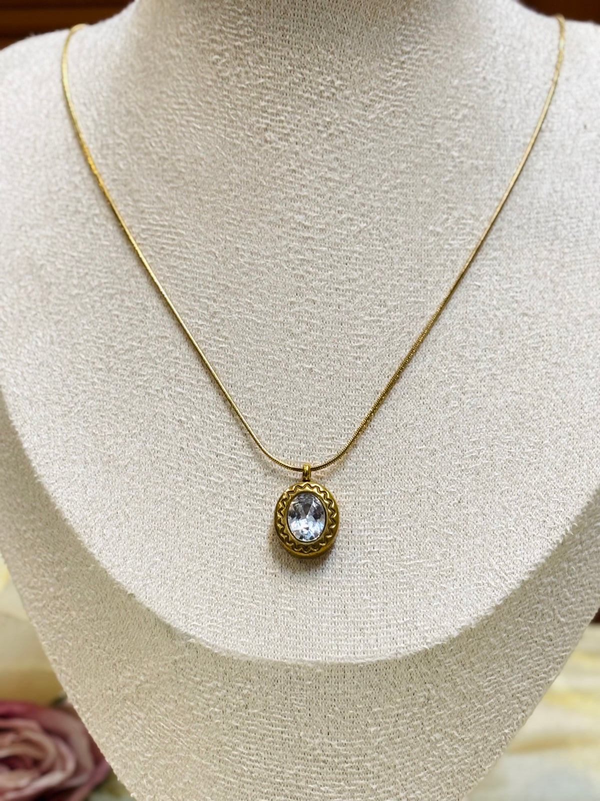 Vintage Crystal Oval Necklace-C024