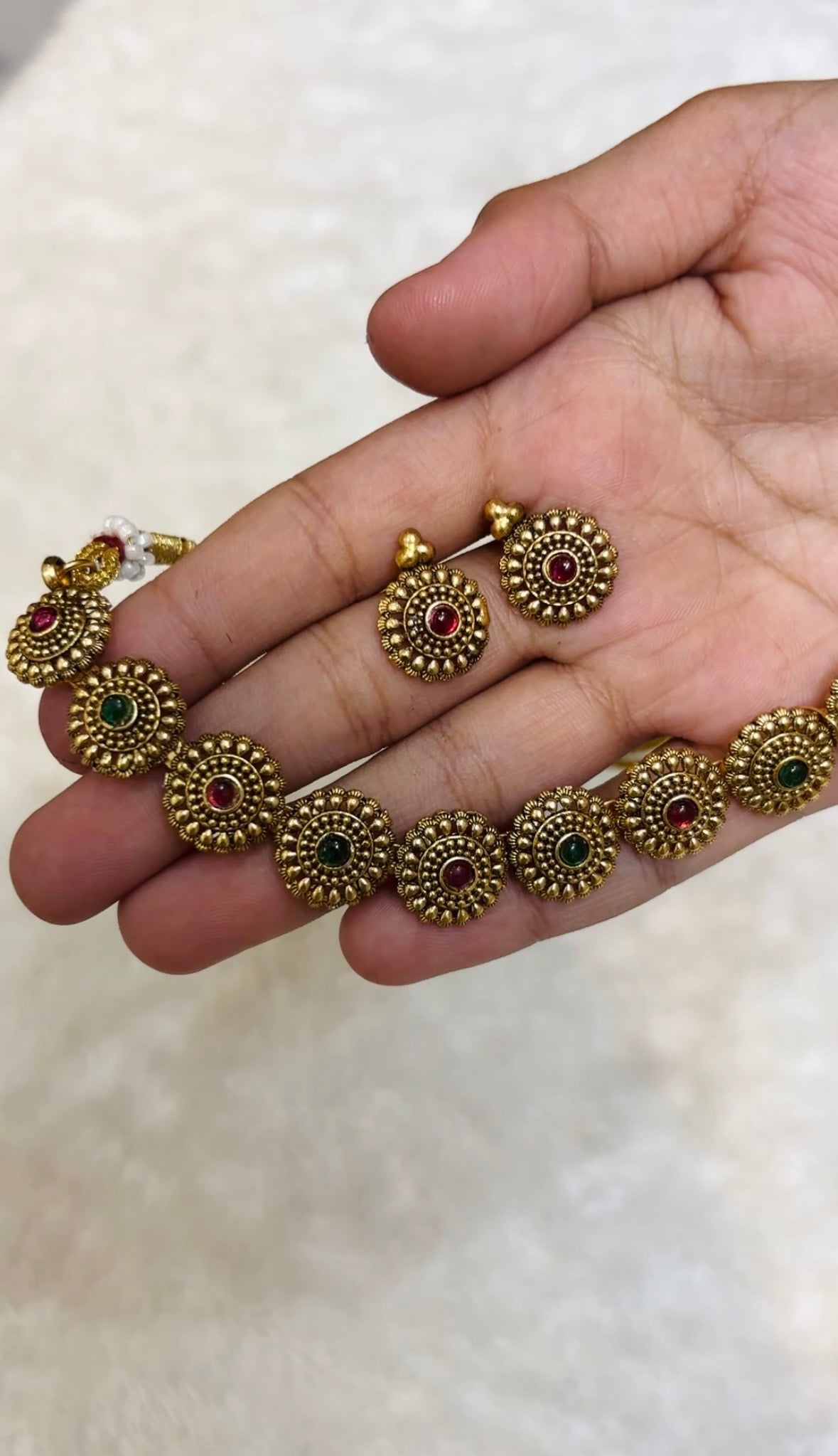 Antique Round Stone Choker-
CH043