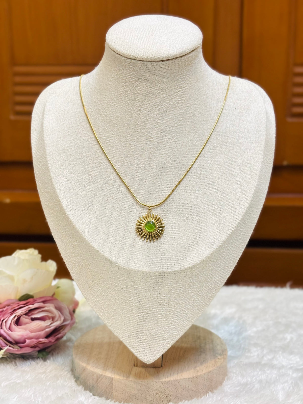 Green Sunburst Necklace-C018