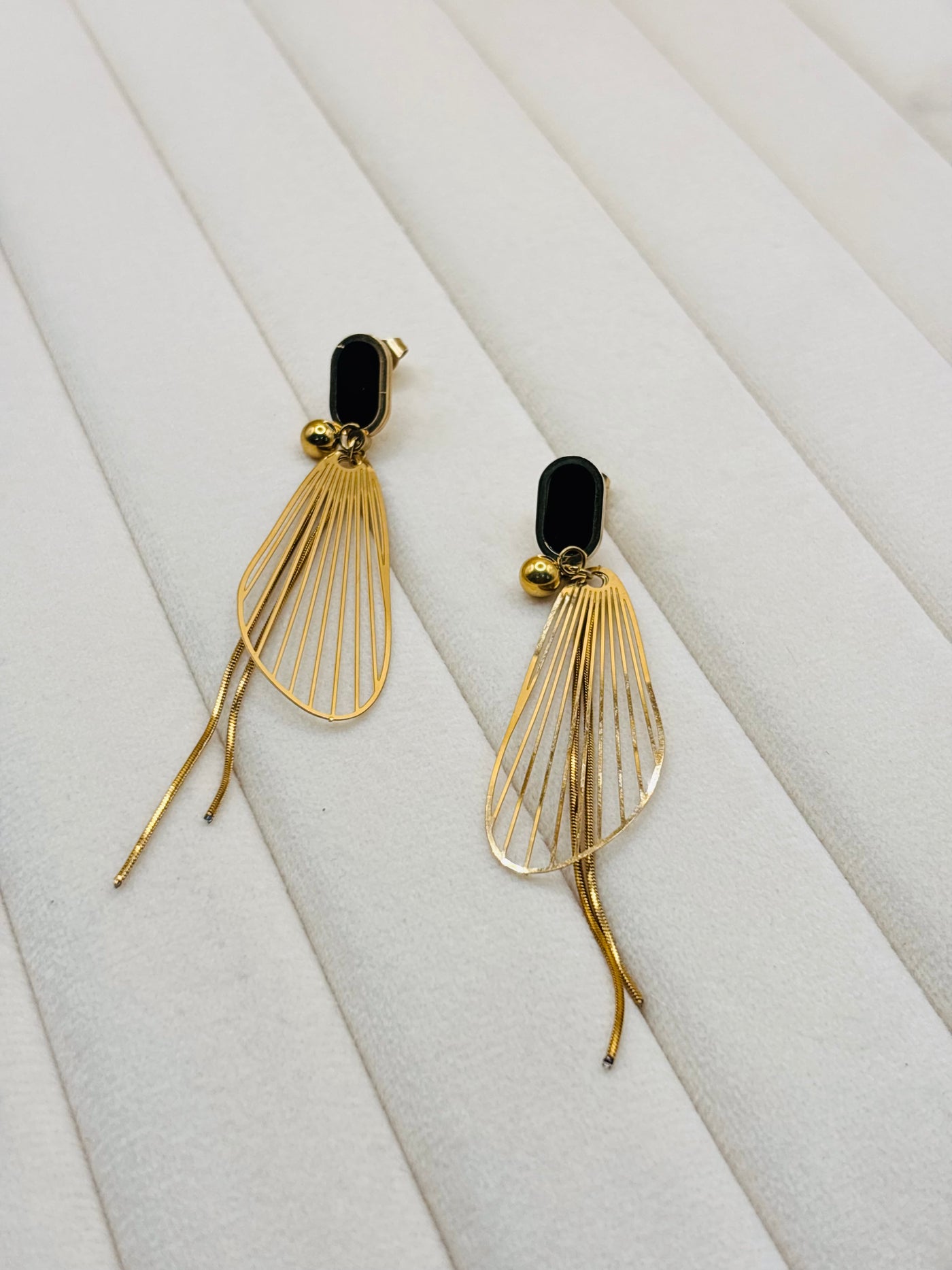 Golden Noir Leaf Earrings-E05