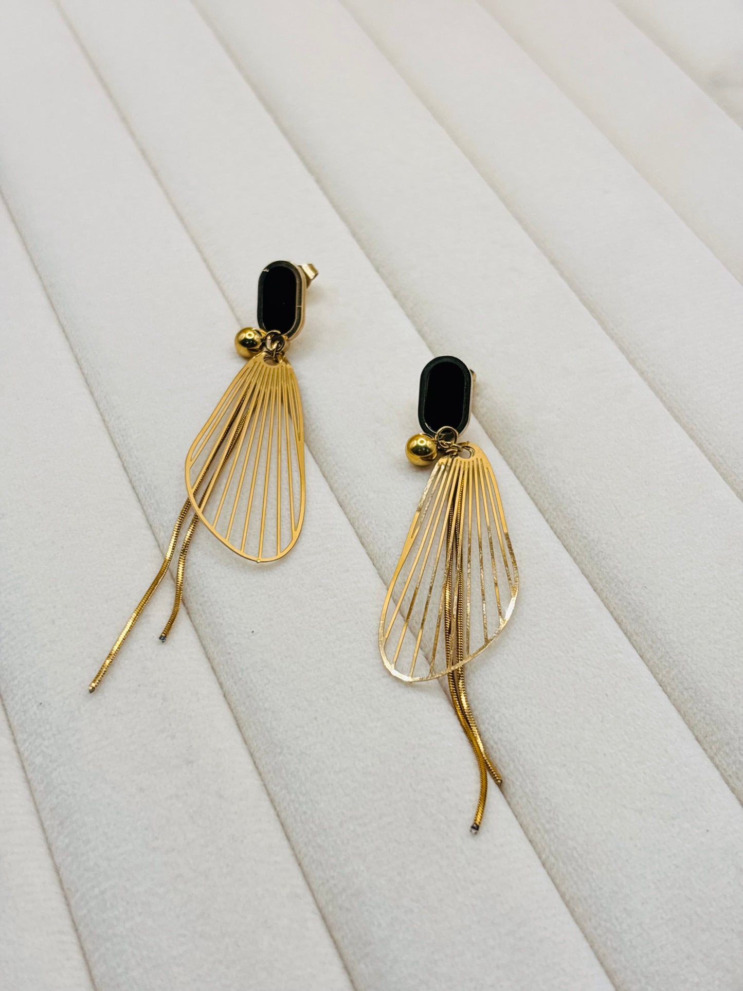 Golden Noir Leaf Earrings-E05