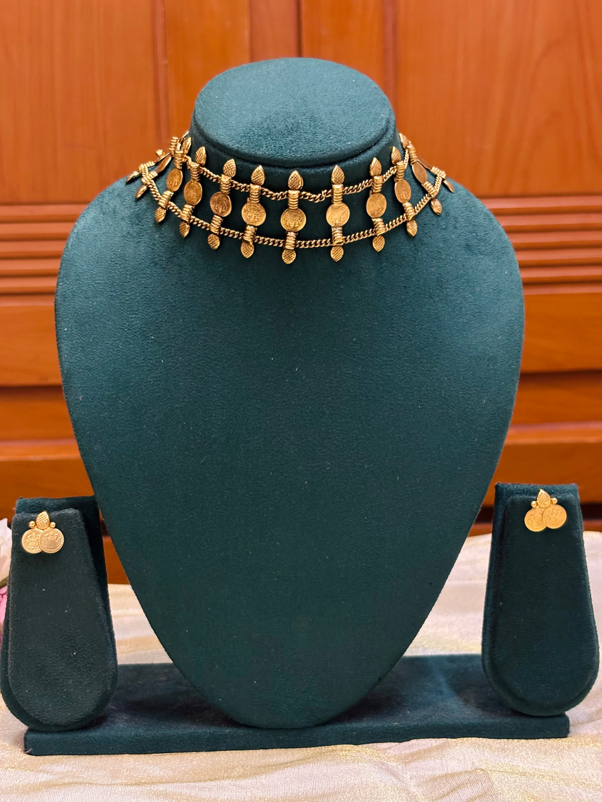 Coin & Leaf Choker-CH045