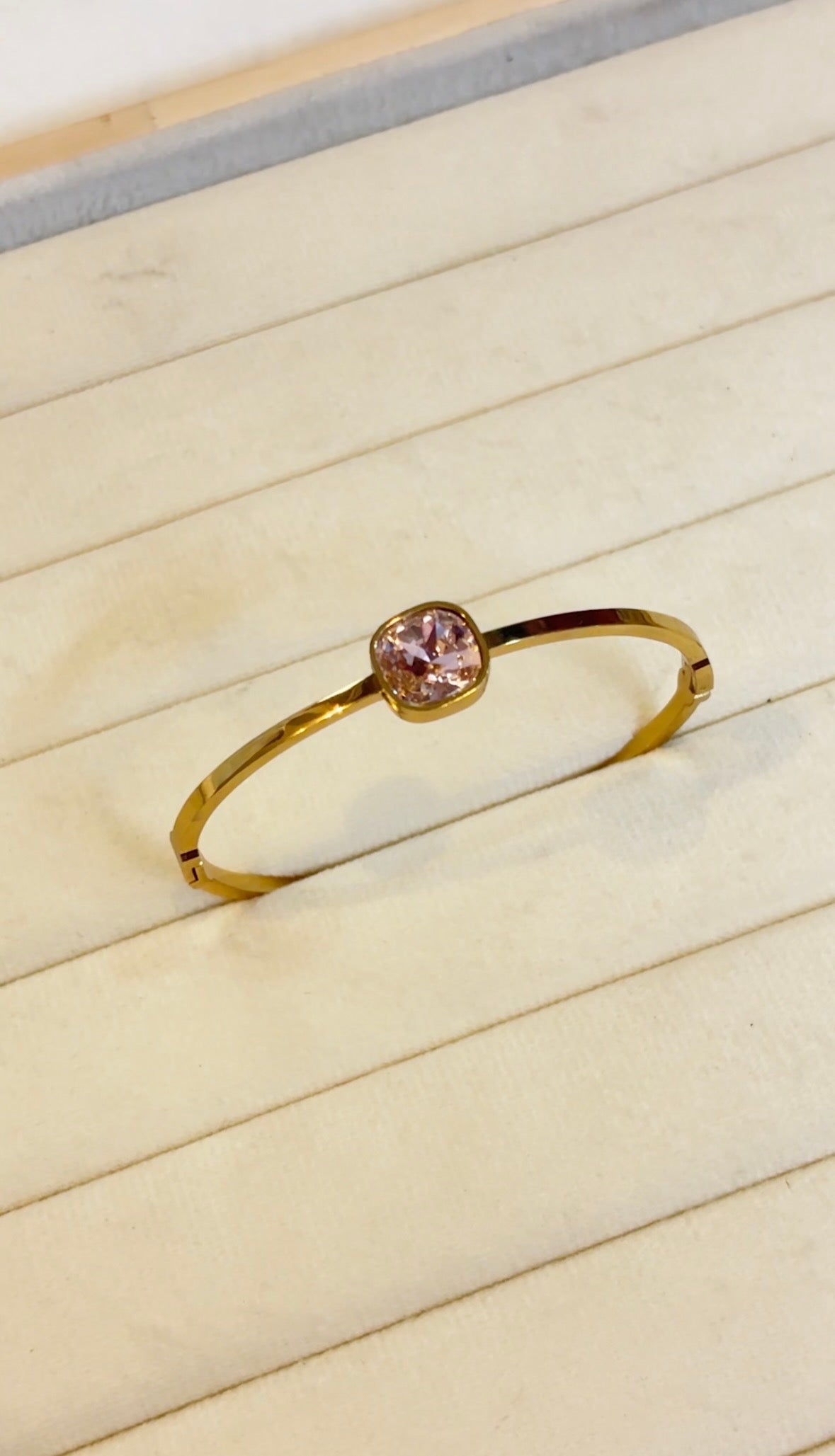 Solitaire Crystal Bangle-B020