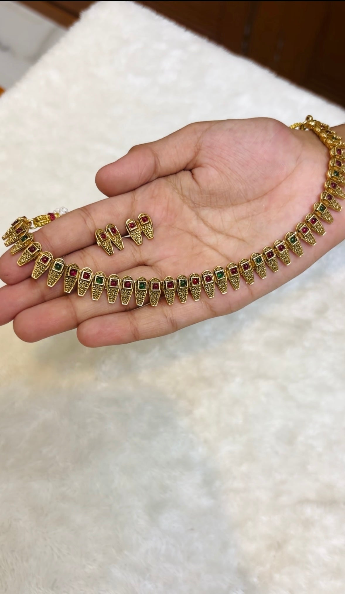Ruby Green Leaf Choker-CH047