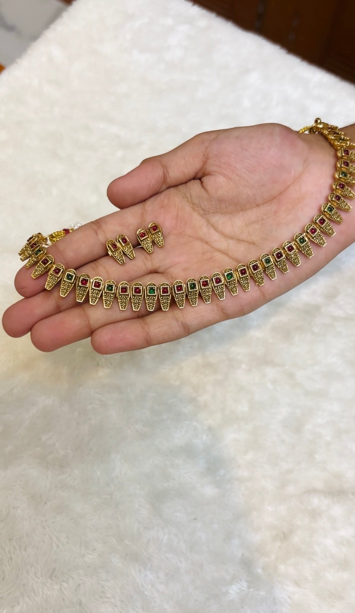 Ruby Green Leaf Choker-CH047
