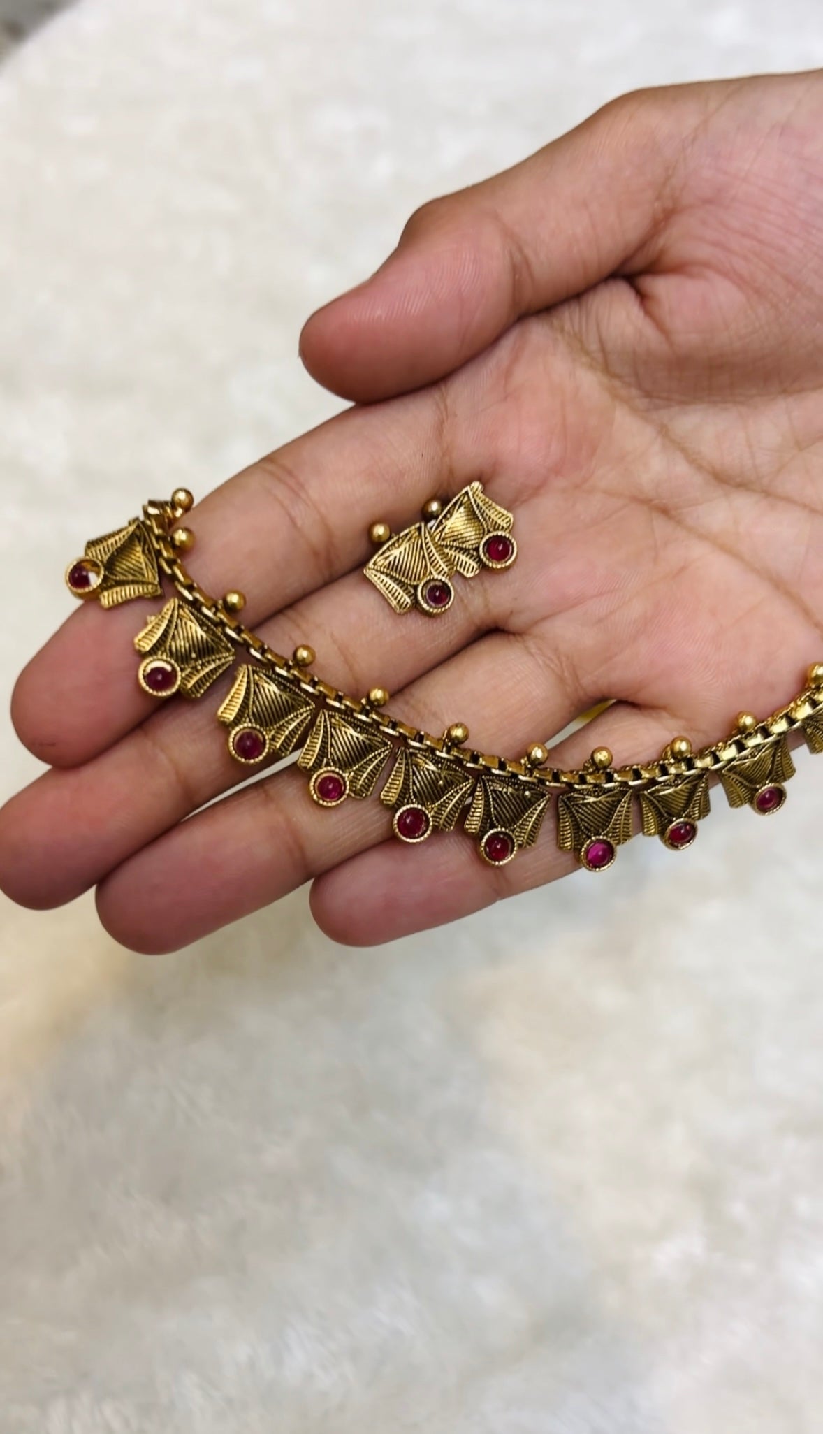 Ruby Leaf Choker-CH046