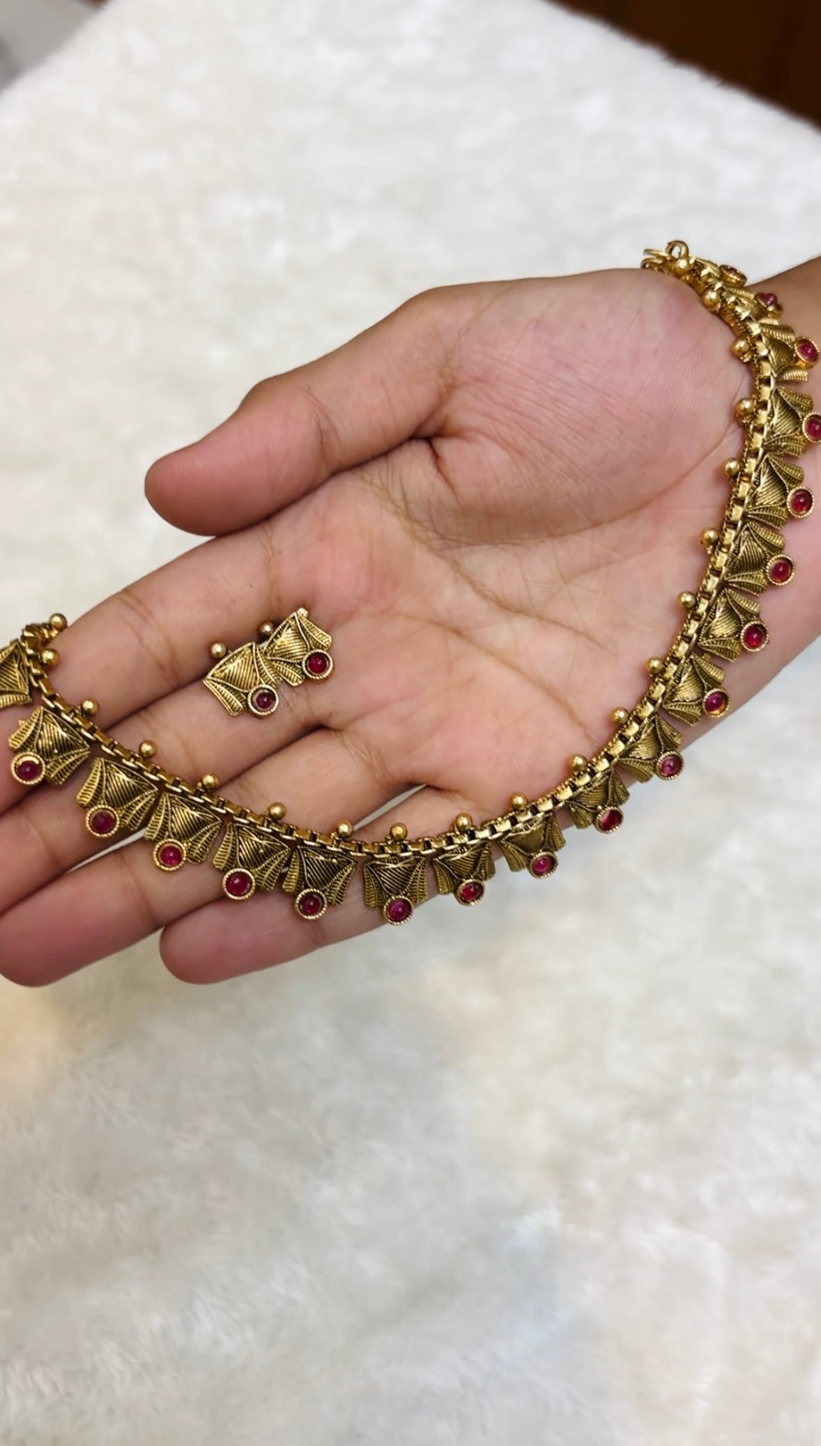 Ruby Leaf Choker-CH046