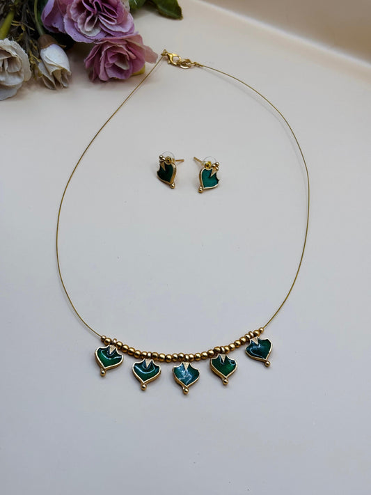Leaf Charm Invisible Necklace