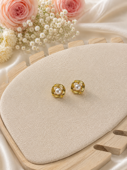 Pearl Square Stud-E03
