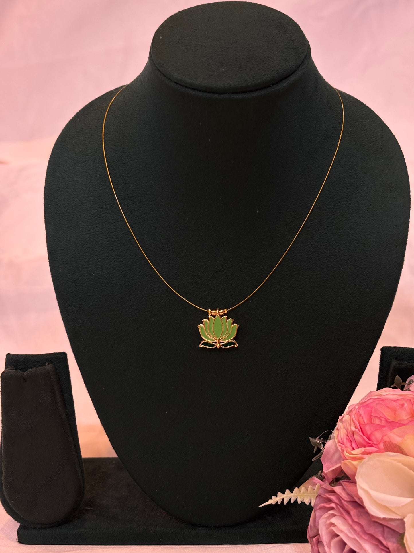 Green Lotus Invisible Necklace