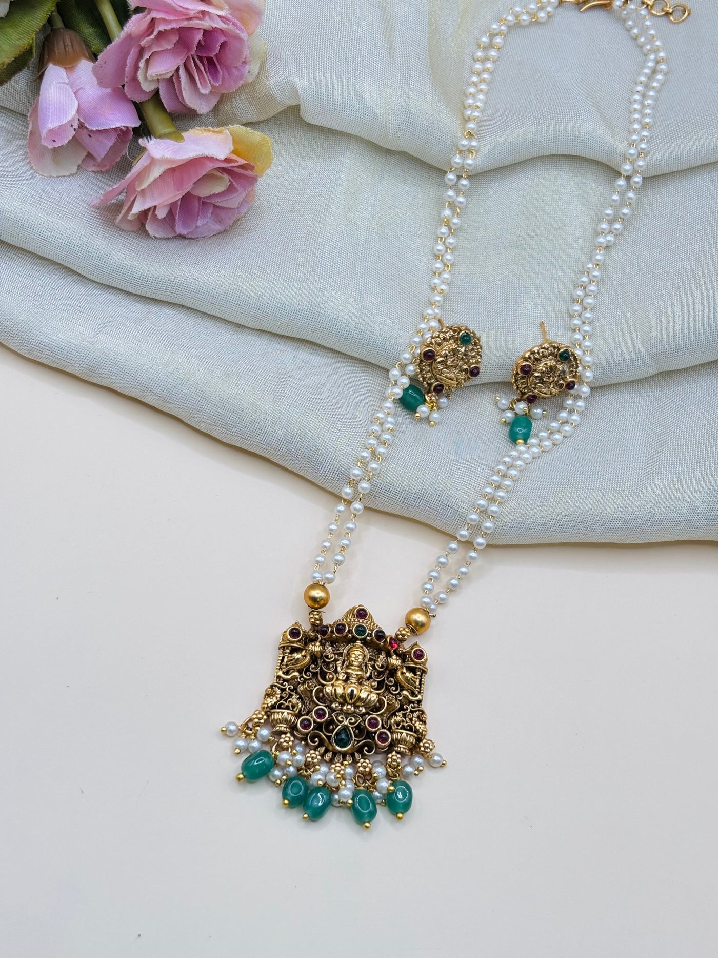 Temple Pearl Necklace with Dual-Tone Stone-N036