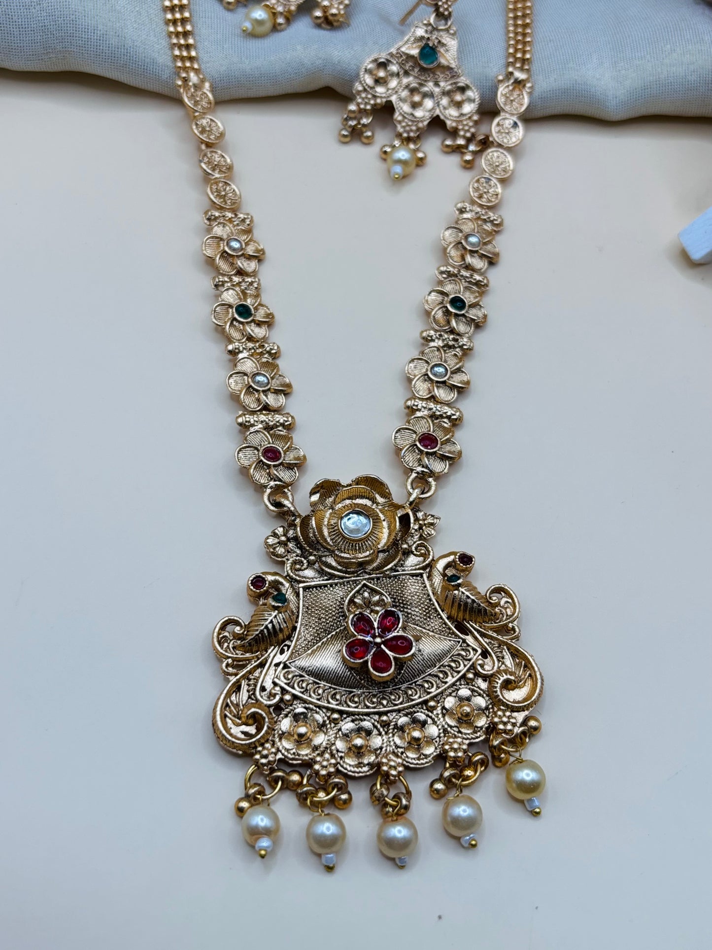 Antique Floral Pearl Necklace Set