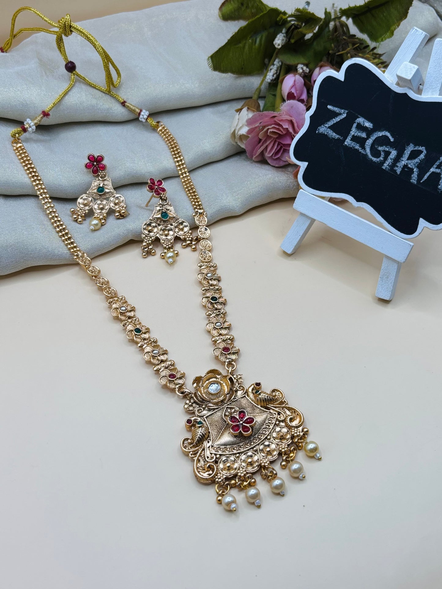 Antique Floral Pearl Necklace Set