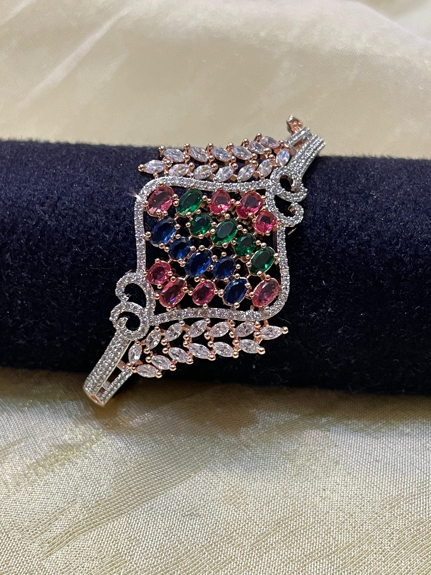 Royal Garden Bangle-B019(01)